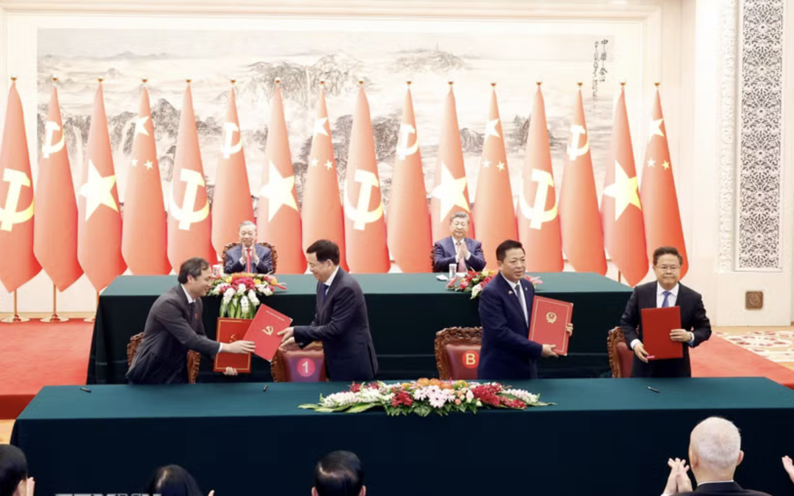 Việt Nam v&agrave; Trung Quốc k&yacute; hai văn kiện về đường sắt