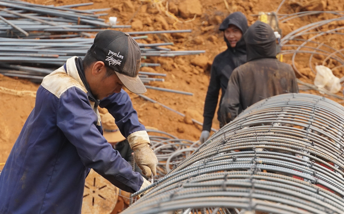 Tranh thủ nắng ráo, đẩy nhanh tiến độ cao tốc Quy Nhơn - Pleiku qua Gia Lai- Ảnh 9. Tranh thủ nắng ráo, đẩy nhanh tiến độ cao tốc Quy Nhơn - Pleiku qua Gia Lai- Ảnh 9.