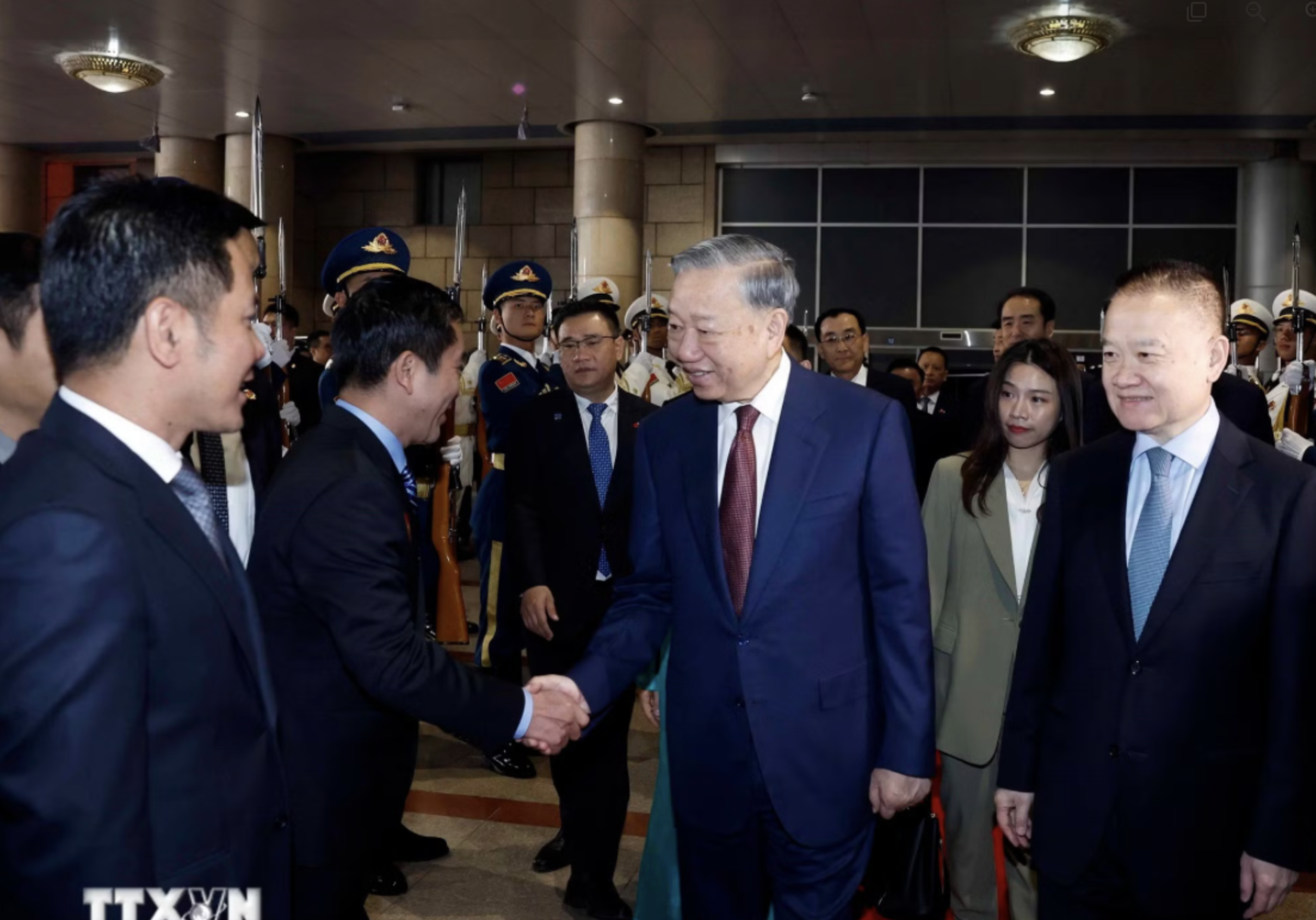 Tổng B&iacute; thư, Chủ tịch nước T&ocirc; L&acirc;m l&ecirc;n đường thăm th&agrave;nh phố Nam Ninh bằng t&agrave;u cao tốc- Ảnh 1.