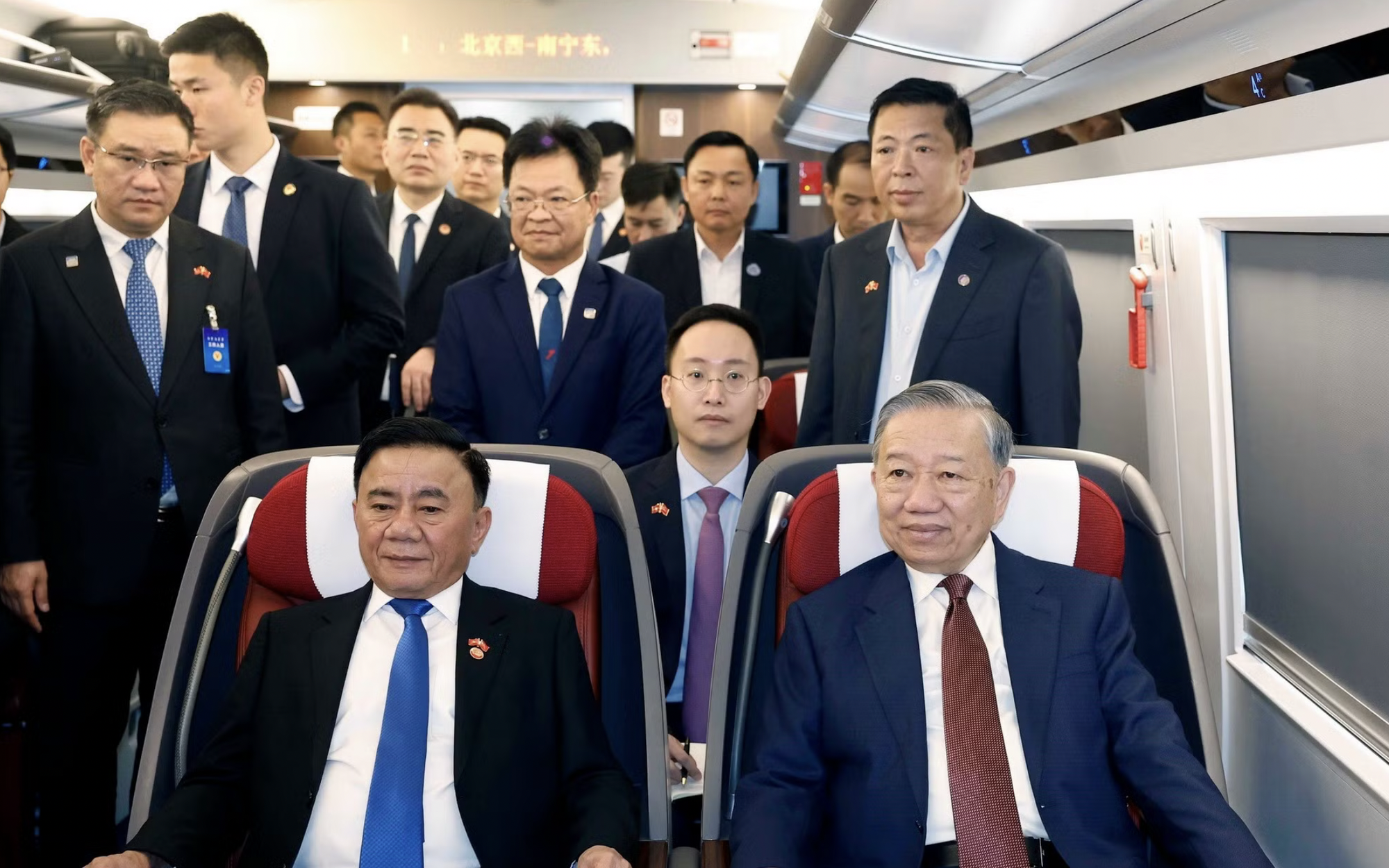 Tổng B&iacute; thư, Chủ tịch nước T&ocirc; L&acirc;m thăm th&agrave;nh phố Nam Ninh bằng t&agrave;u cao tốc