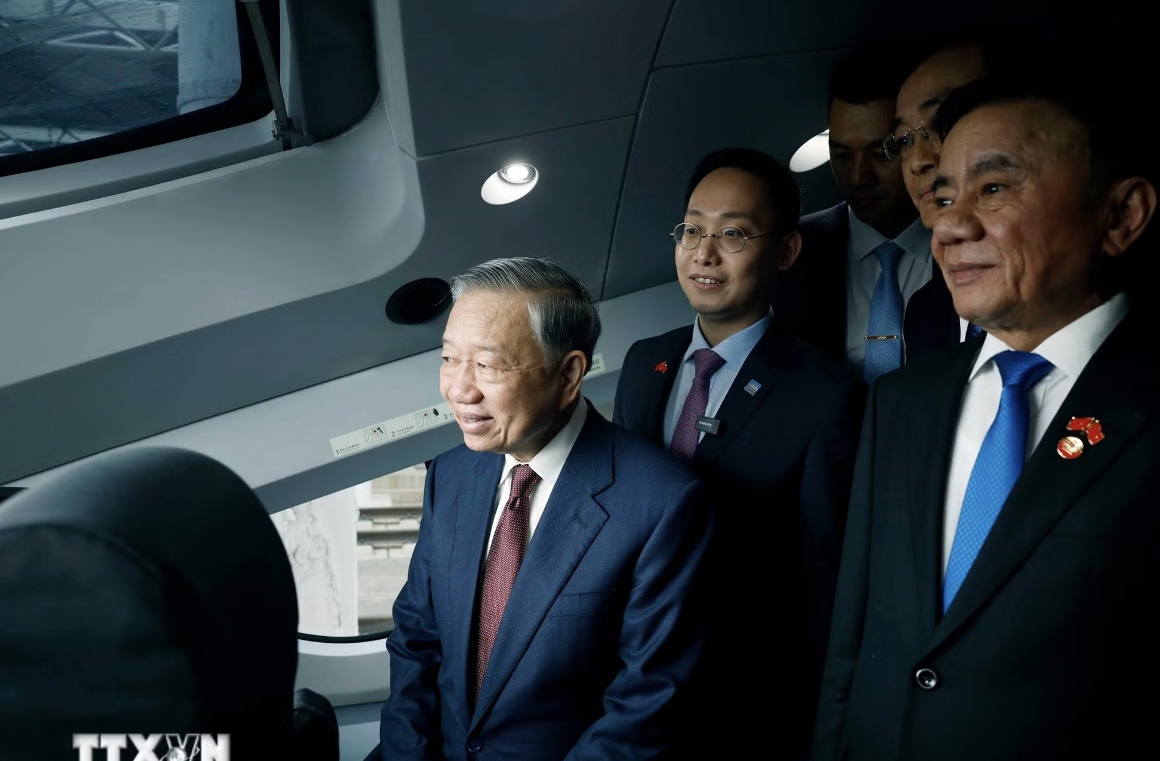 Tổng B&iacute; thư, Chủ tịch nước T&ocirc; L&acirc;m l&ecirc;n đường thăm th&agrave;nh phố Nam Ninh bằng t&agrave;u cao tốc- Ảnh 4.