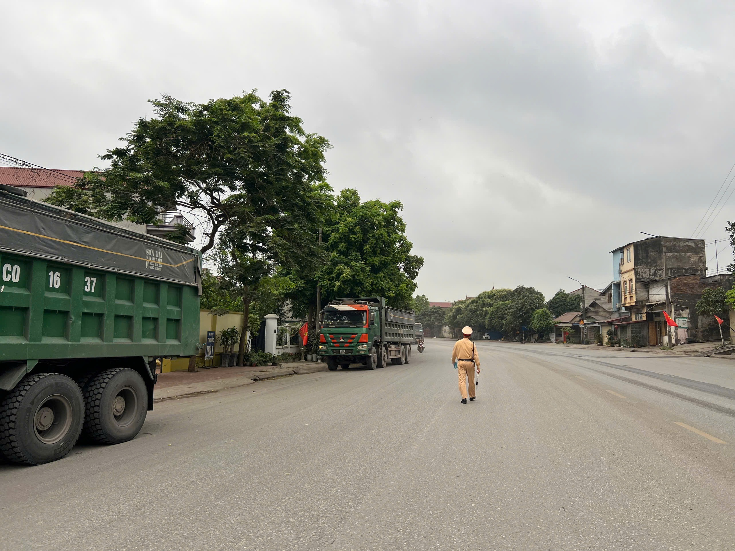 Th&aacute;i Nguy&ecirc;n: Ngăn vi phạm từ nơi bốc xếp h&agrave;ng h&oacute;a- Ảnh 5.