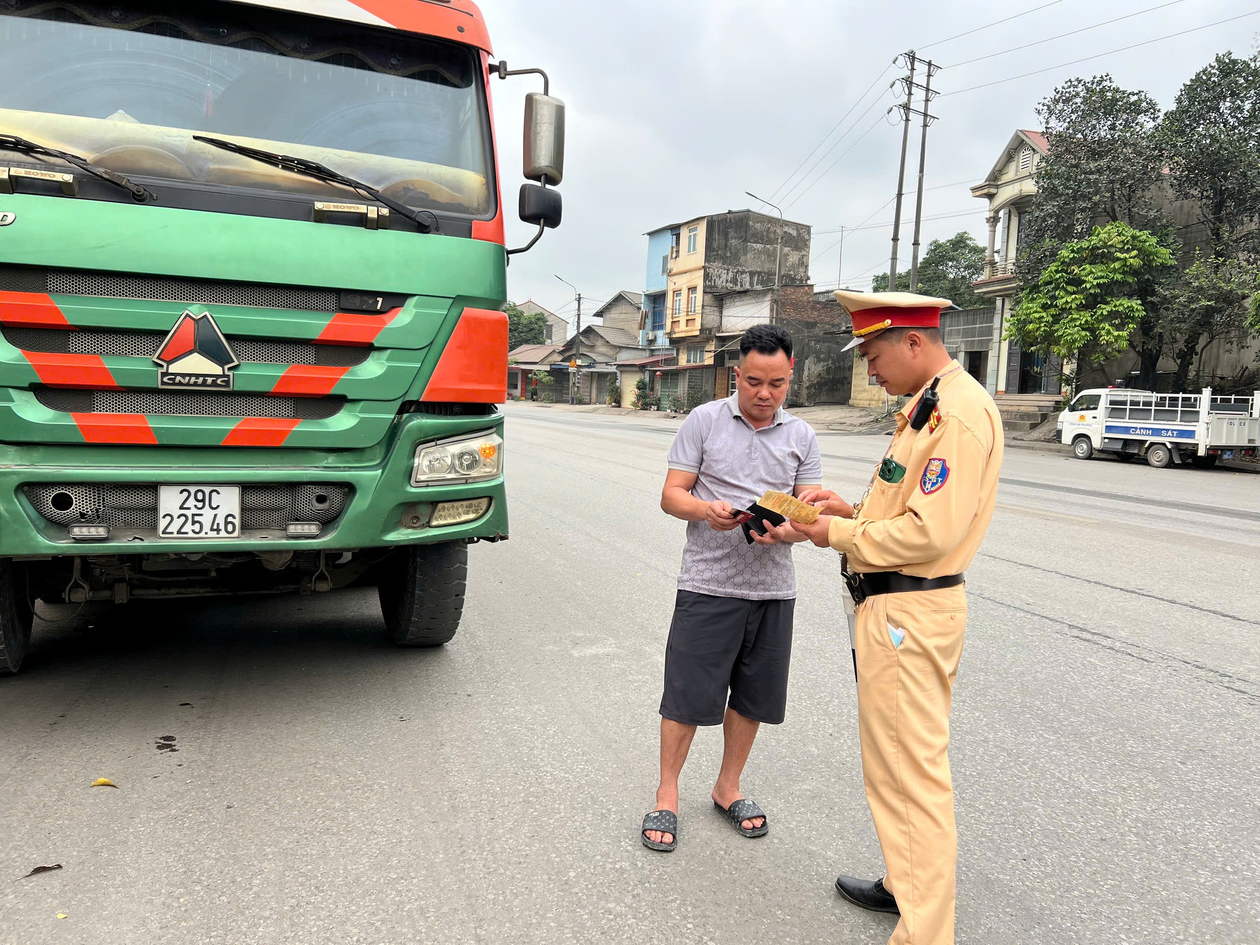 Th&aacute;i Nguy&ecirc;n: Ngăn vi phạm từ nơi bốc xếp h&agrave;ng h&oacute;a- Ảnh 6.
