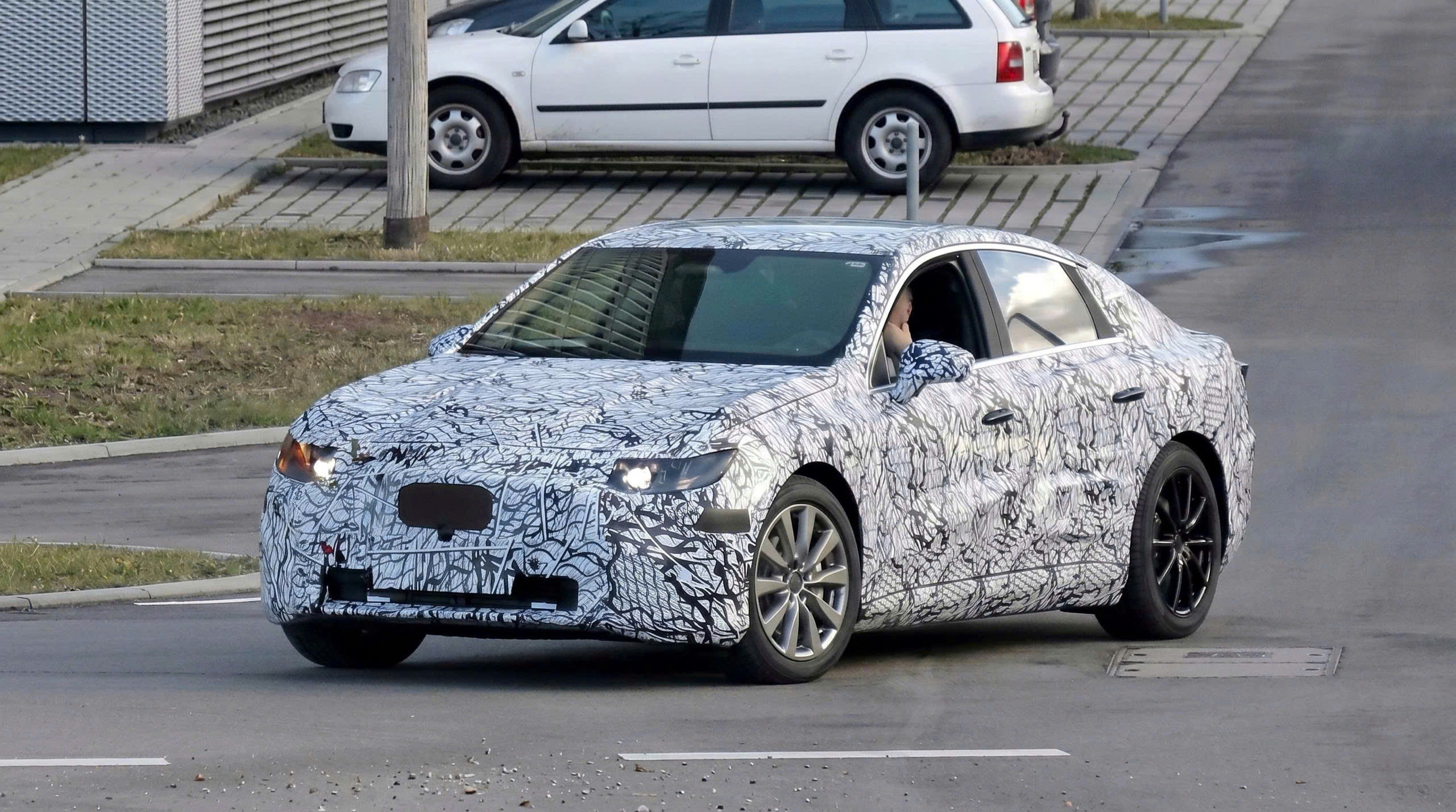 Mercedes C-Class chạy điện lộ diện, cạnh tranh BMW i4- Ảnh 1.