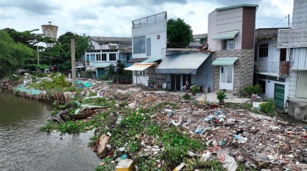 TP.HCM c&oacute; 43 vị tr&iacute; sạt lở bờ s&ocirc;ng, k&ecirc;nh rạch nguy hiểm- Ảnh 1.
