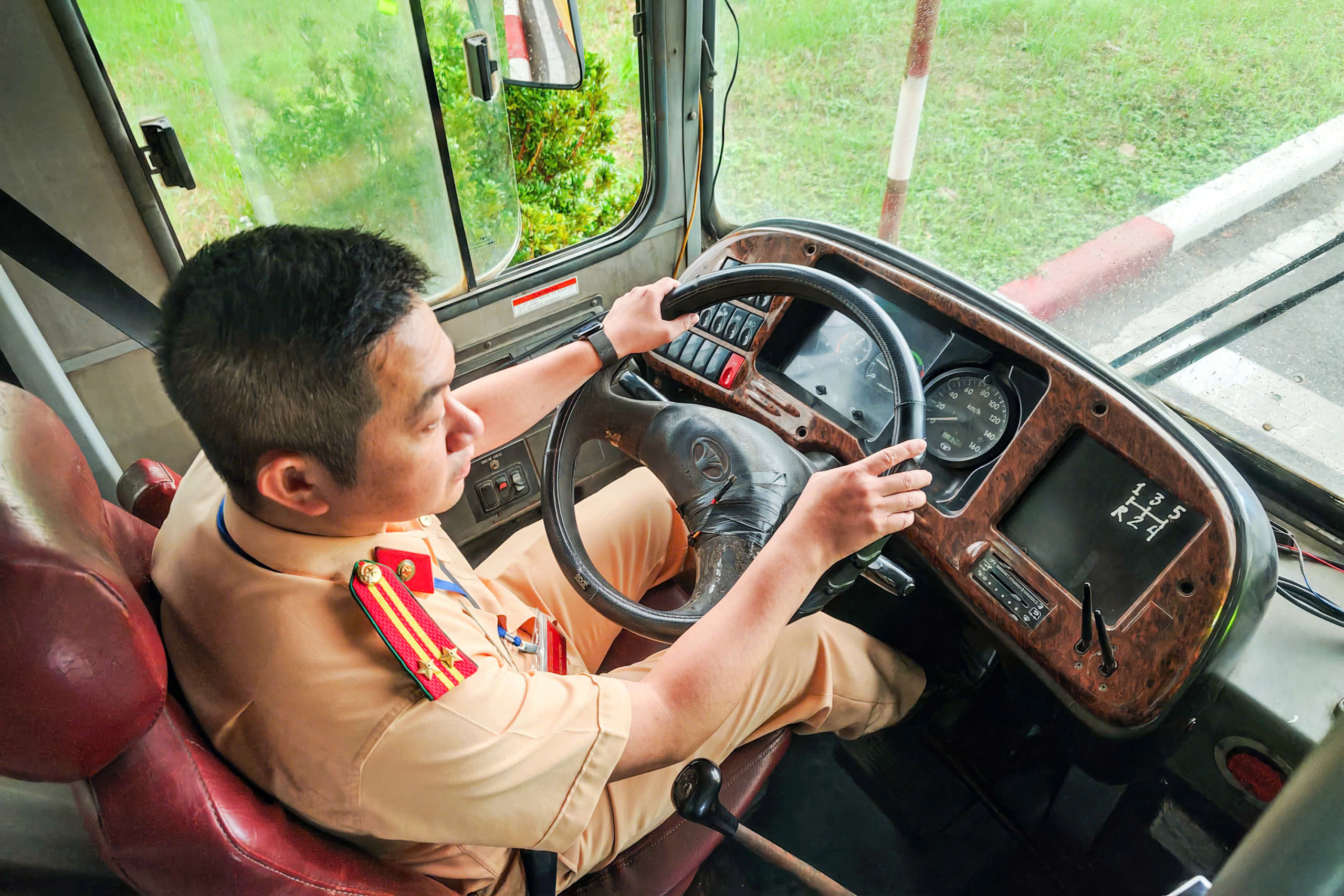 CSGT H&agrave; Nội d&ugrave;ng c&ocirc;ng nghệ kiểm so&aacute;t, ngăn th&iacute; sinh gian lận khi s&aacute;t hạch l&aacute;i xe- Ảnh 8.