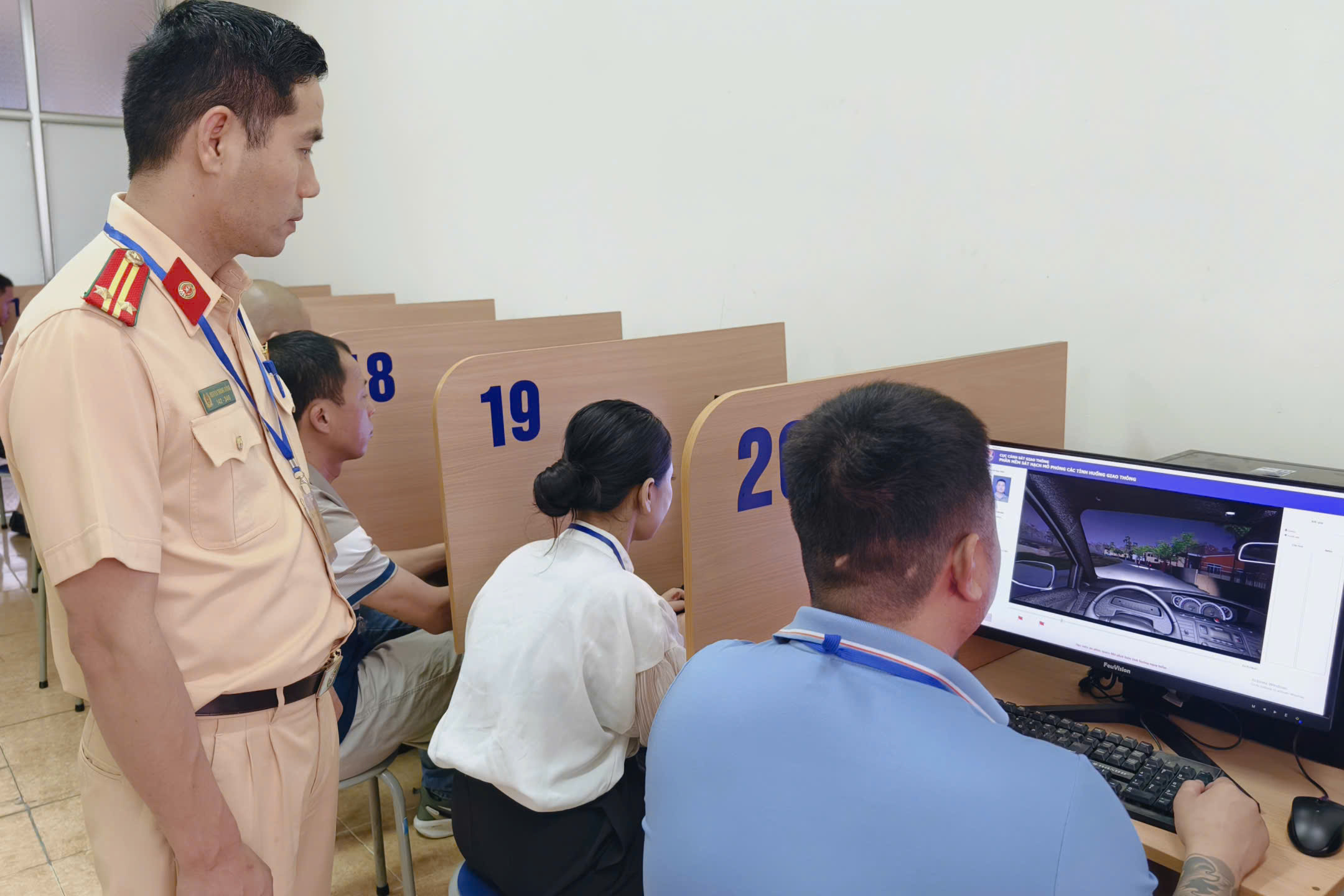 CSGT H&agrave; Nội d&ugrave;ng c&ocirc;ng nghệ kiểm so&aacute;t, ngăn th&iacute; sinh gian lận khi s&aacute;t hạch l&aacute;i xe- Ảnh 5.