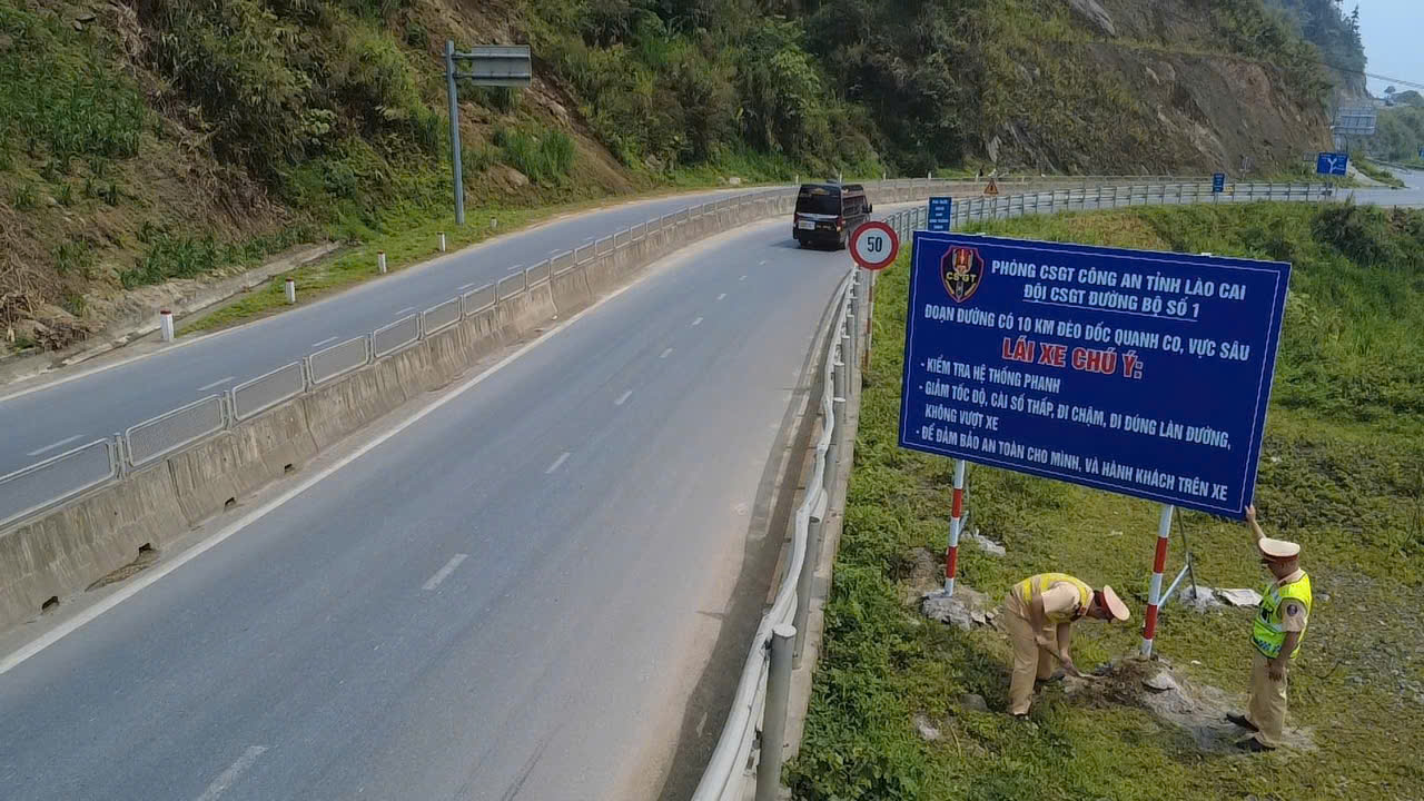 Tăng nhận diện nguy hiểm tr&ecirc;n cung đường đ&egrave;o dốc ở L&agrave;o Cai- Ảnh 3.