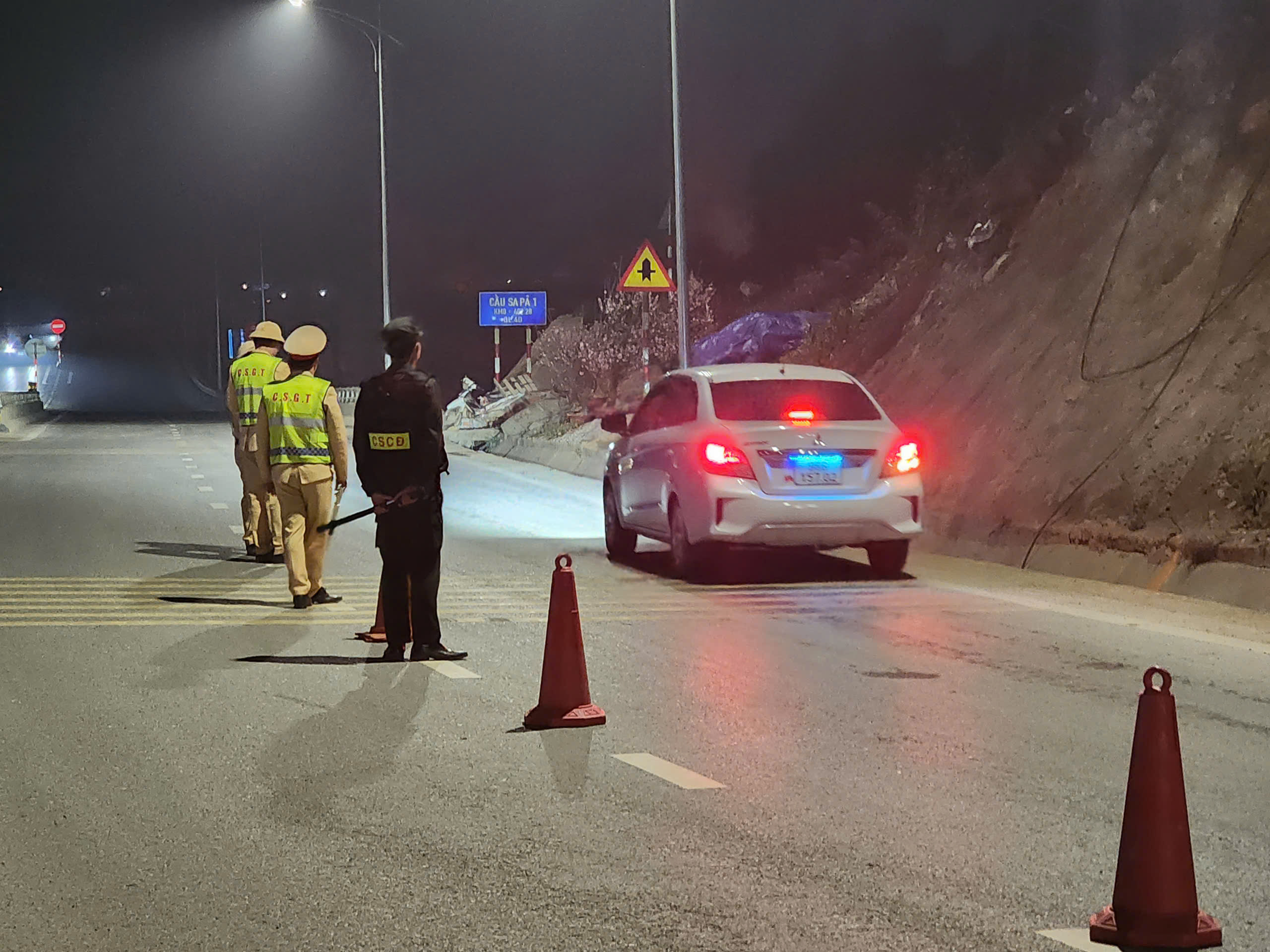 Tăng nhận diện nguy hiểm tr&ecirc;n cung đường đ&egrave;o dốc ở L&agrave;o Cai- Ảnh 6.