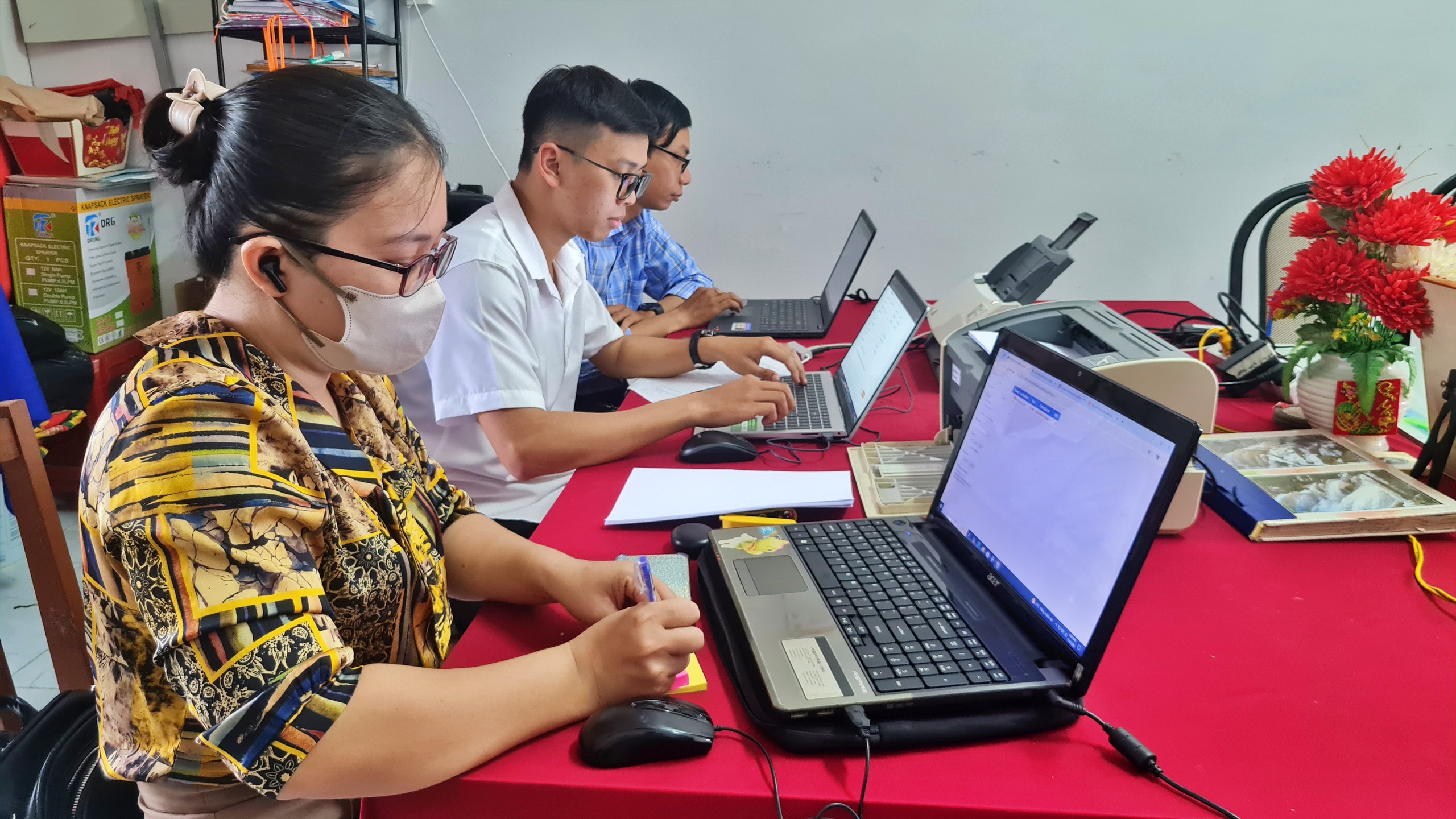 C&agrave; Mau: M&ocirc; h&igrave;nh &ldquo;H&agrave;nh ch&iacute;nh lưu động&rdquo; đưa dịch vụ c&ocirc;ng đến gần người d&acirc;n- Ảnh 2.