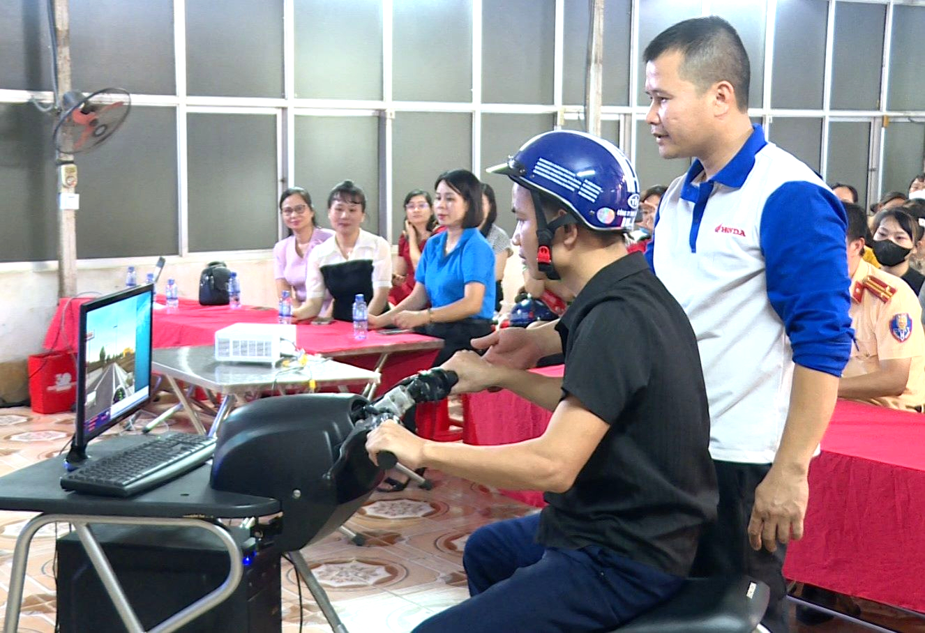 Ninh B&igrave;nh tăng cường bảo đảm an to&agrave;n giao th&ocirc;ng tại c&aacute;c khu c&ocirc;ng nghiệp- Ảnh 2.