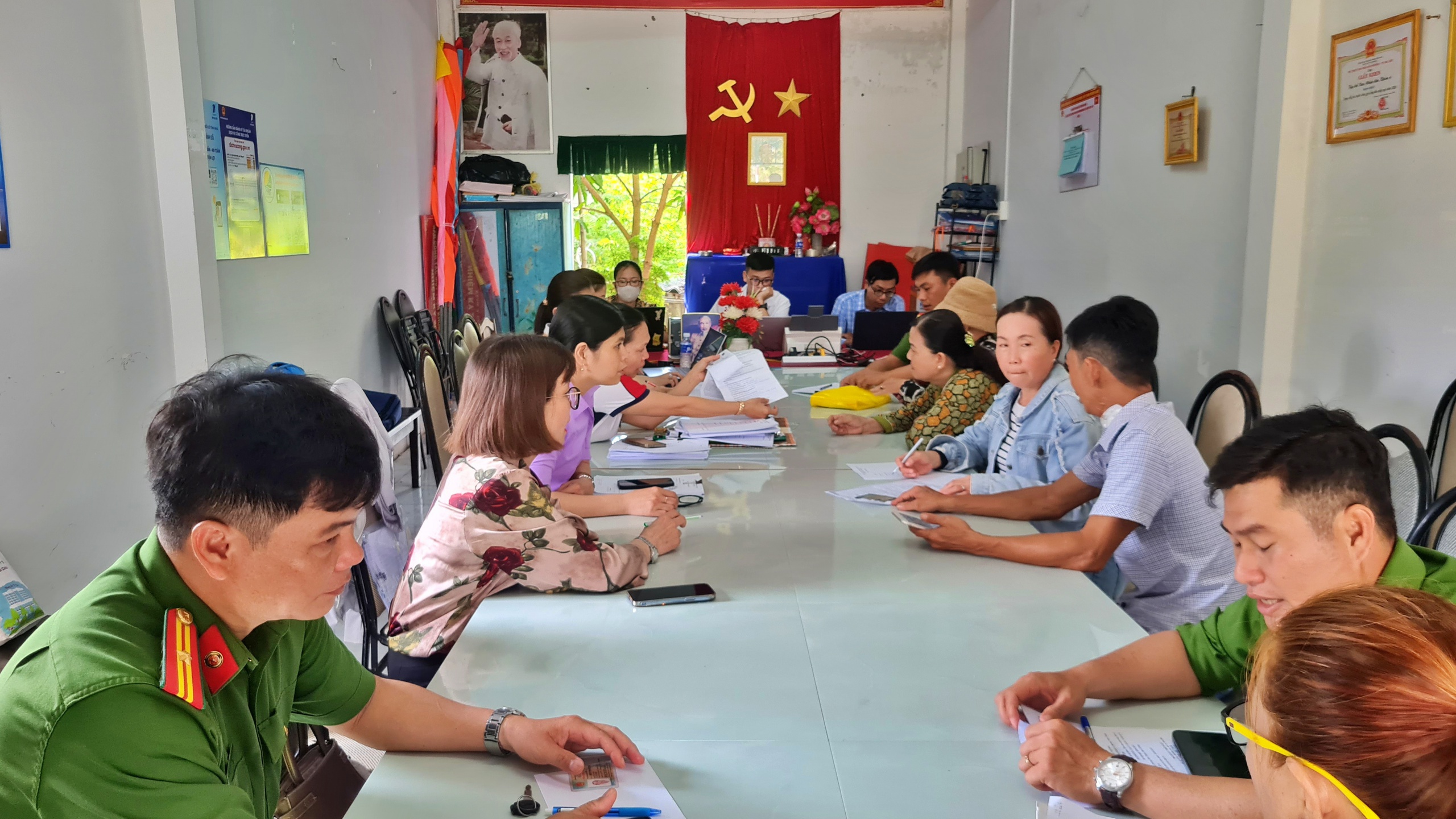 C&agrave; Mau: M&ocirc; h&igrave;nh &ldquo;H&agrave;nh ch&iacute;nh lưu động&rdquo; đưa dịch vụ c&ocirc;ng đến gần người d&acirc;n- Ảnh 1.