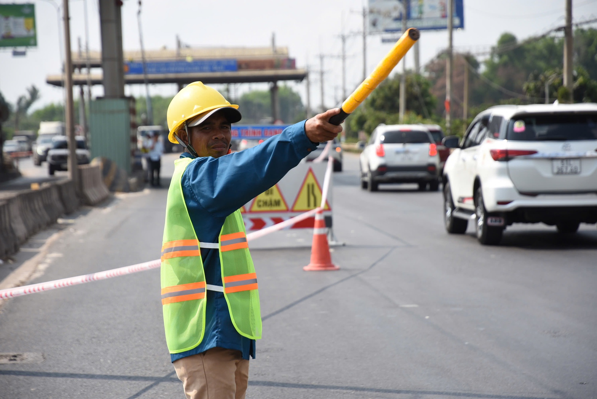 Đồng Nai bắt đầu th&aacute;o dỡ trạm thu ph&iacute; &ldquo;&aacute;n ngữ&rdquo; nhiều năm tr&ecirc;n QL51- Ảnh 9.