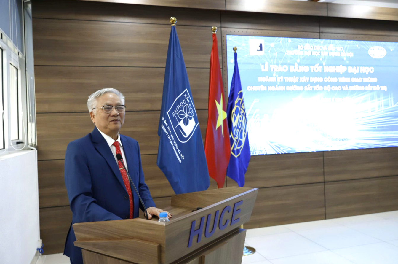 34 kỹ sư đường sắt nhận bằng tốt nghiệp tại Đại học X&acirc;y dựng H&agrave; Nội- Ảnh 2.