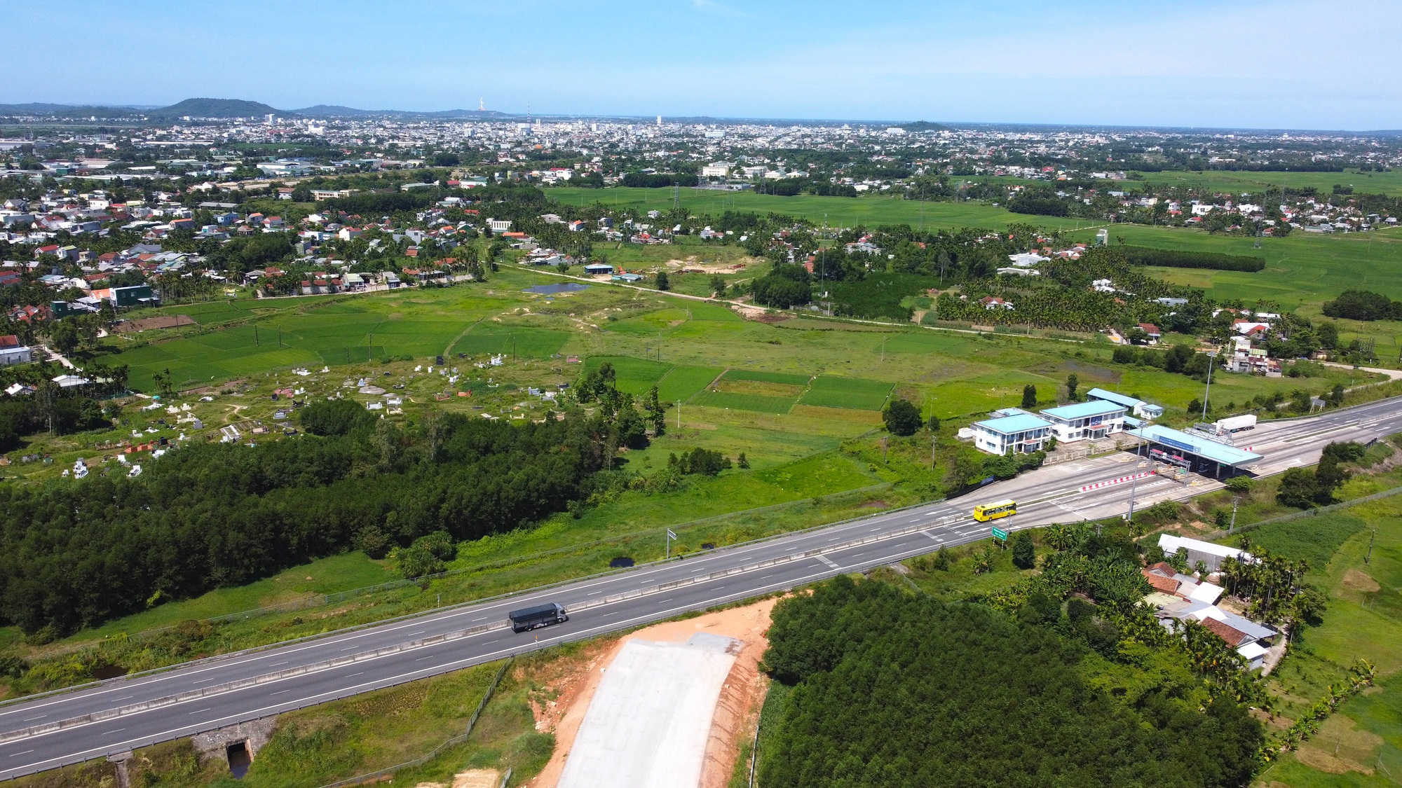 Quảng Ngãi lập quy hoạch phân khu công nghiệp, đô thị và dịch vụ gần 400ha- Ảnh 2.