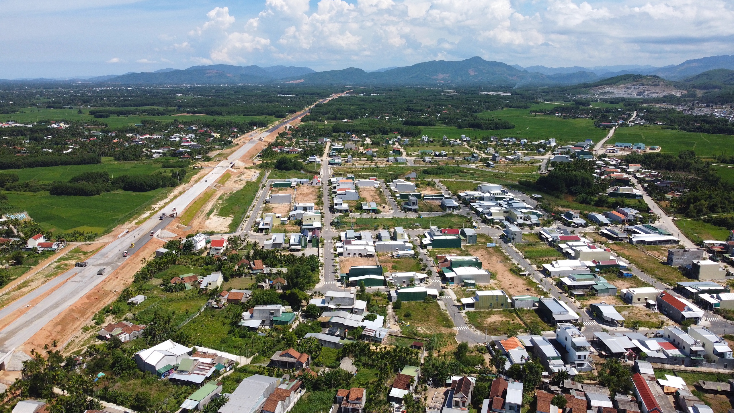 Quảng Ngãi lập quy hoạch phân khu công nghiệp, đô thị và dịch vụ gần 400ha- Ảnh 1.