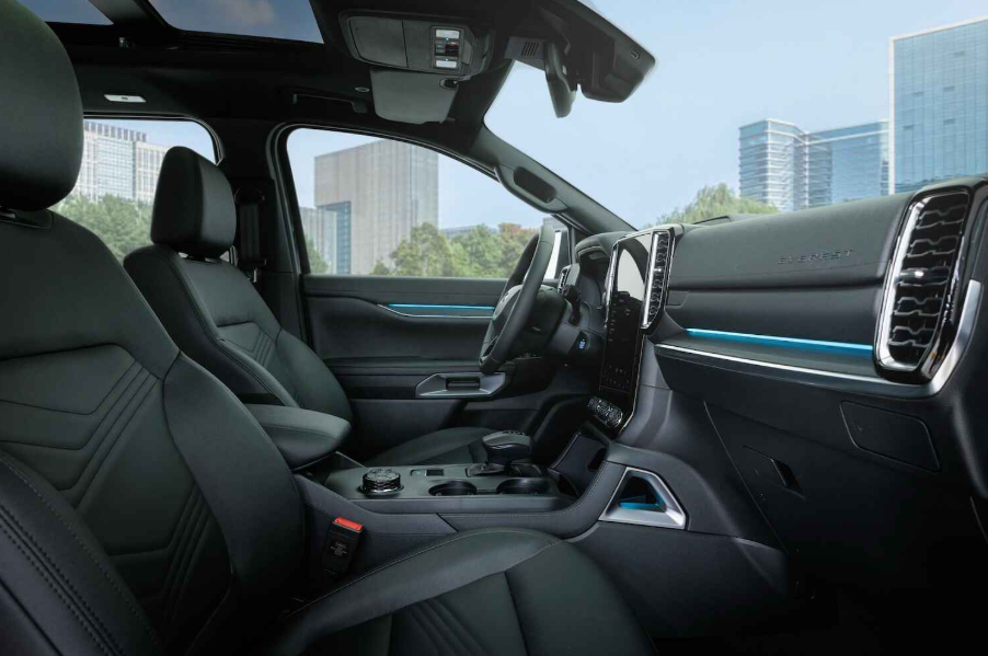 Ford Everest máy xăng sắp bán tại Việt Nam?- Ảnh 3.