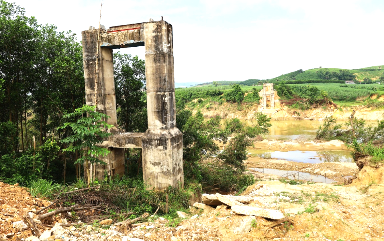 Thúc tiến độ các dự án hạ tầng thiết yếu khu vực miền Tây Nghệ An- Ảnh 3. Thúc tiến độ các dự án hạ tầng thiết yếu khu vực miền Tây Nghệ An- Ảnh 3.