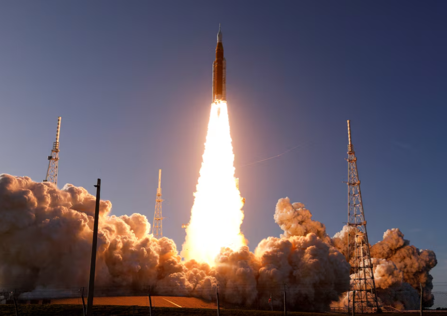 NASA bắt đầu sứ mệnh đưa con người trở lại Mặt Trăng- Ảnh 1.