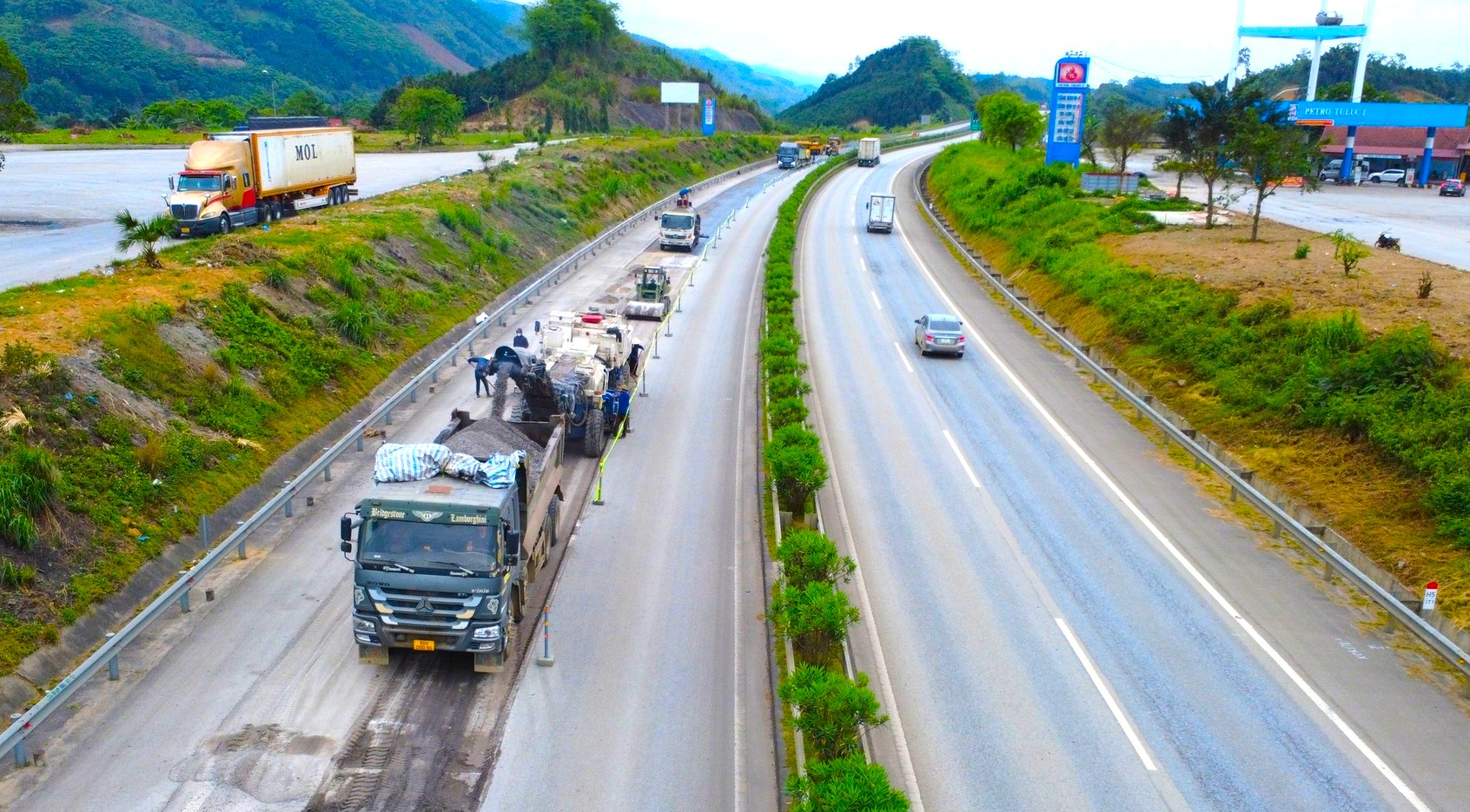 Cục Đường bộ kiến nghị th&aacute;o gỡ cơ chế b&ugrave; gi&aacute; nhi&ecirc;n liệu cho nh&agrave; thầu- Ảnh 1.