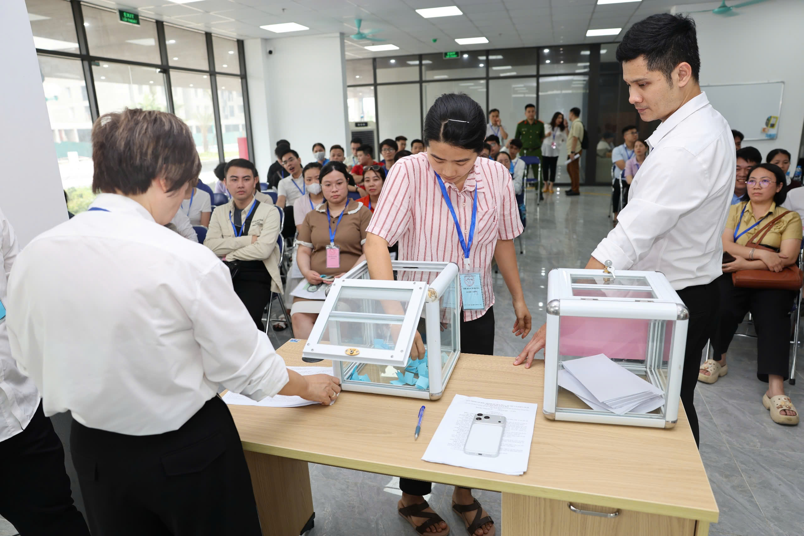 Ninh Bình: Hàng trăm khách hàng bốc thăm chọn căn hộ nhà ở xã hội tại Đồng Văn- Ảnh 18.