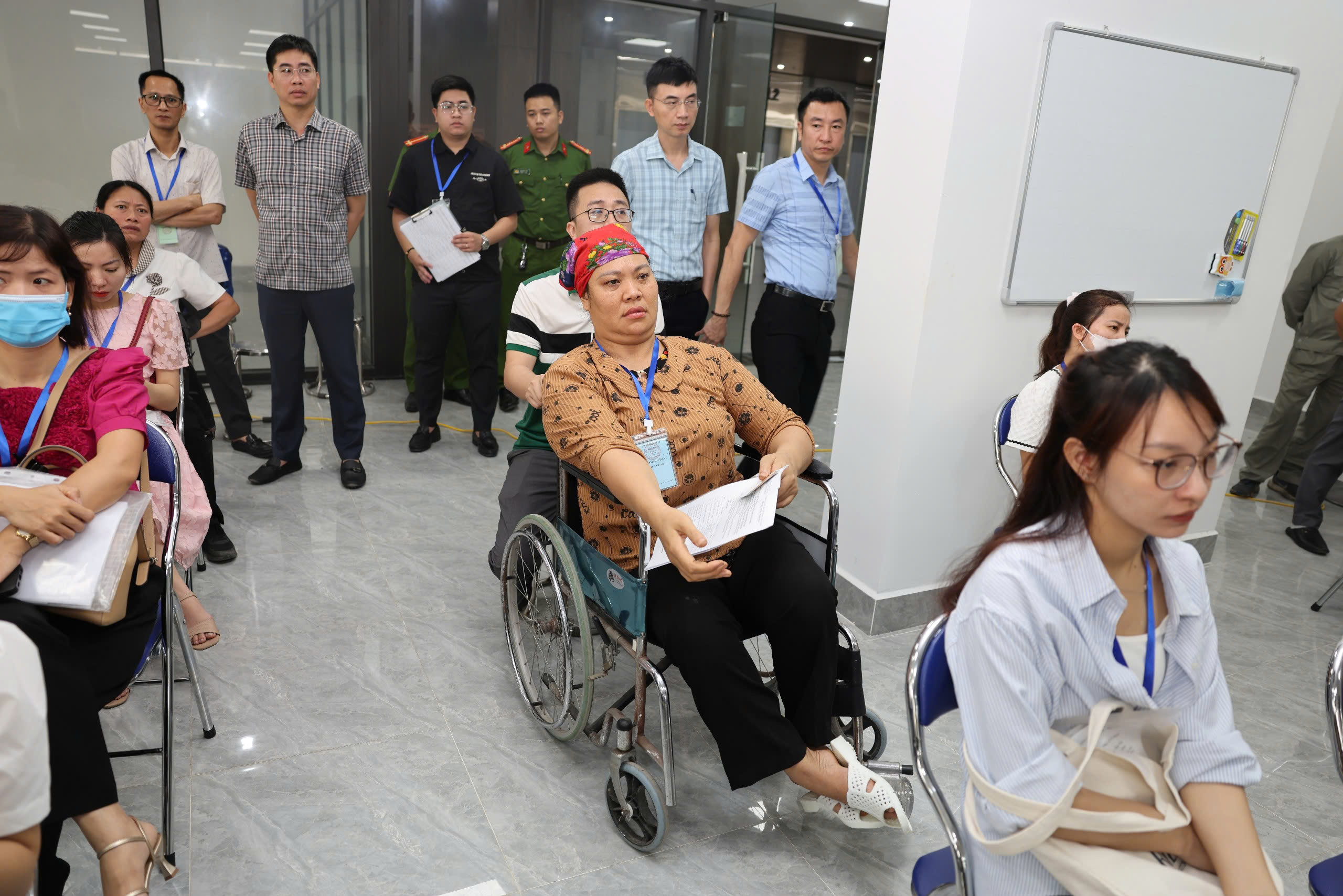 Ninh Bình: Hàng trăm khách hàng bốc thăm chọn căn hộ nhà ở xã hội tại Đồng Văn- Ảnh 17.