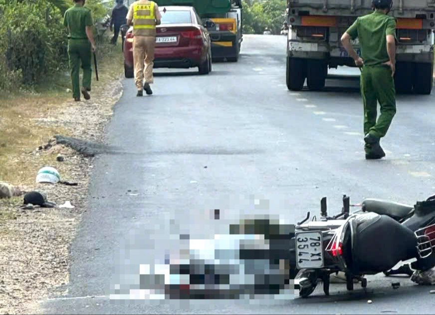 Xe đầu k&eacute;o va chạm xe m&aacute;y tr&ecirc;n QL19C qua Đắk Lắk, hai người tử vong thương t&acirc;m- Ảnh 1.