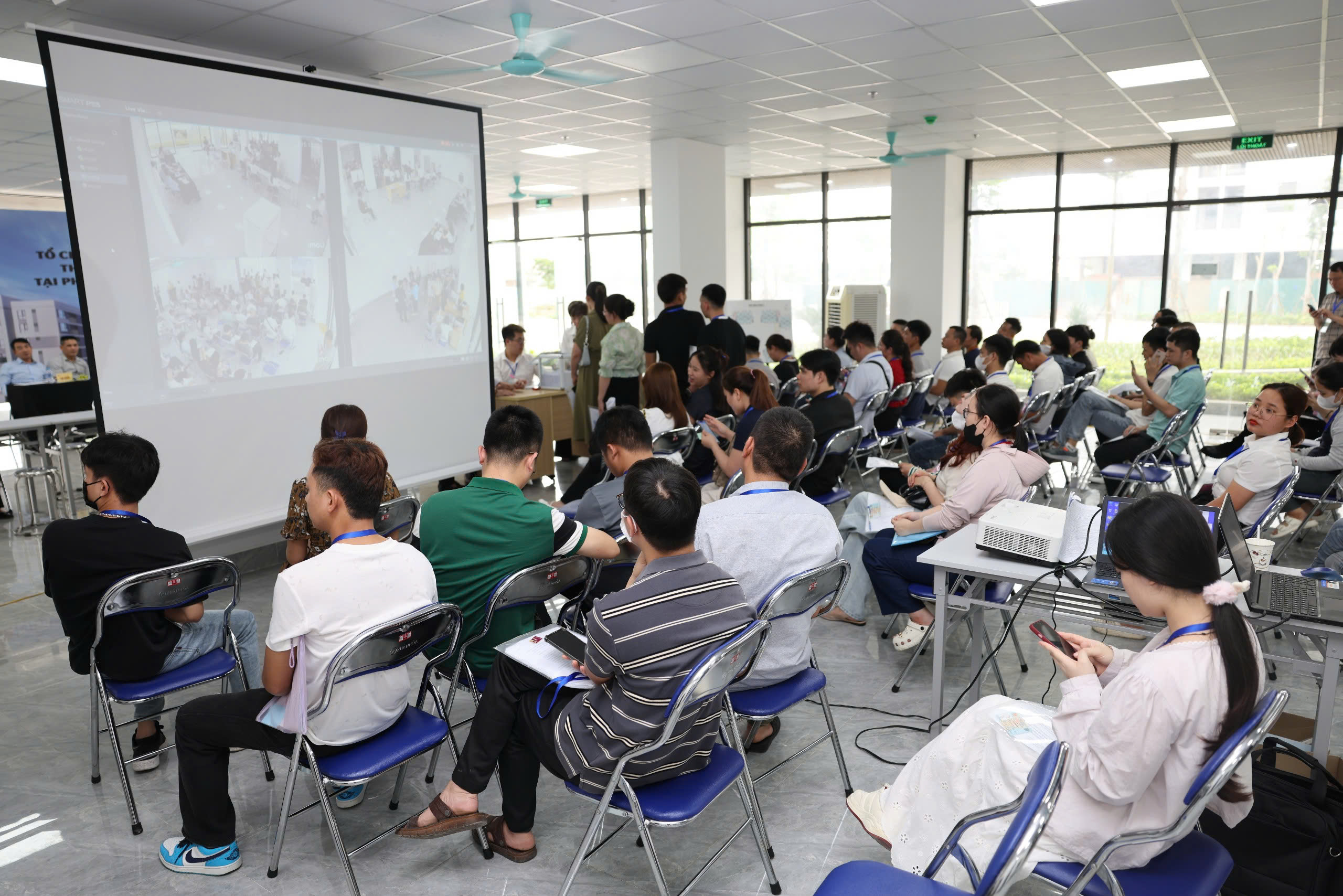 Ninh Bình: Hàng trăm khách hàng bốc thăm chọn căn hộ nhà ở xã hội tại Đồng Văn- Ảnh 24.