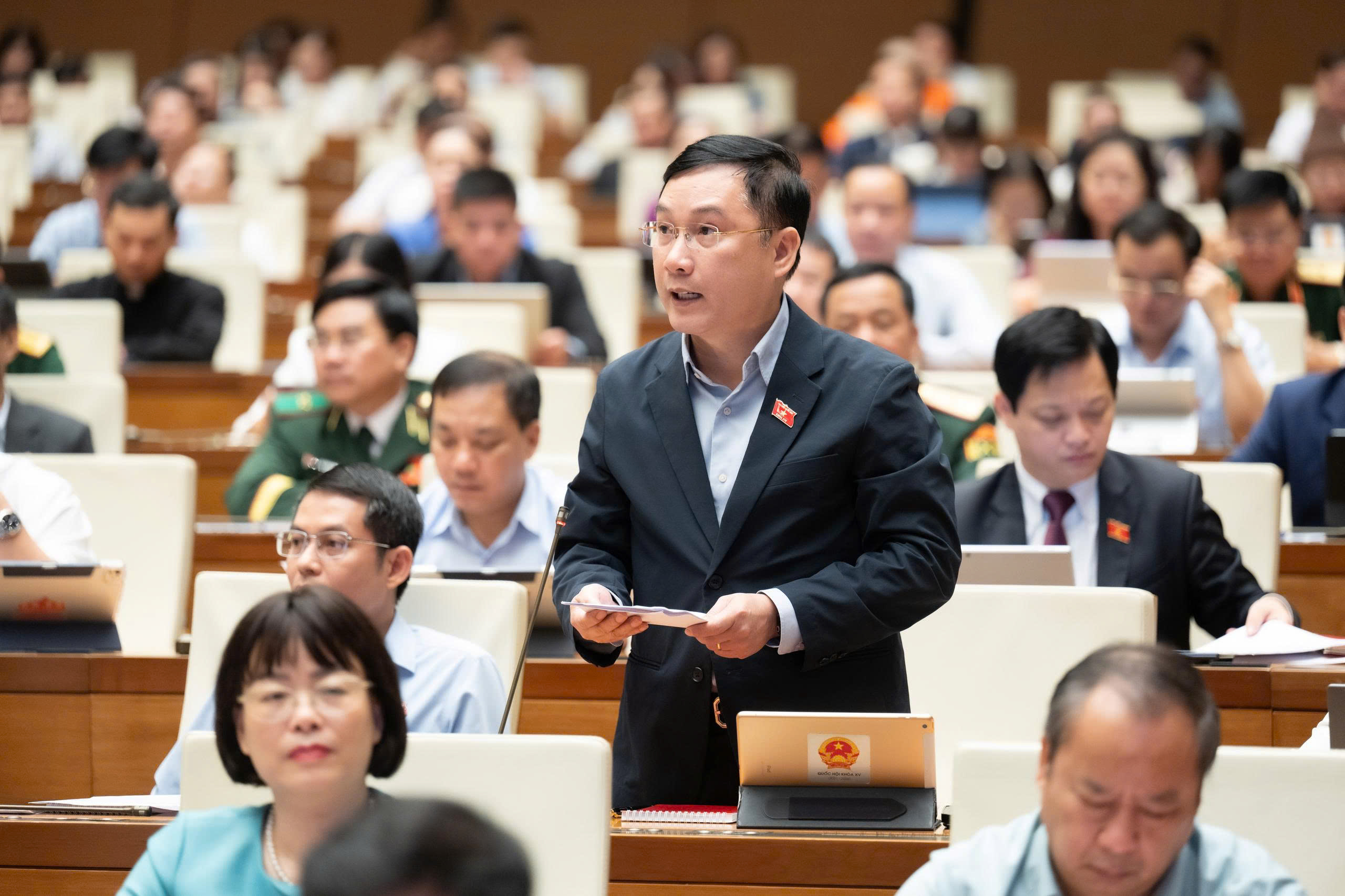 Đại biểu Quốc hội: Siết t&iacute;n dụng đầu cơ, th&aacute;o gỡ thể chế hạ nhiệt thị trường bất động sản- Ảnh 1.