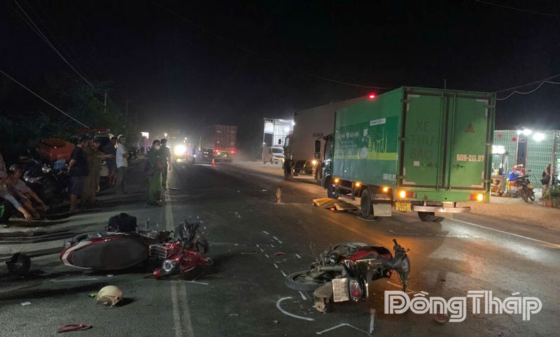 Hiện trường vụ tai nạn khiến 4 người thương vong - Ảnh: B&aacute;o Đồng Th&aacute;p.