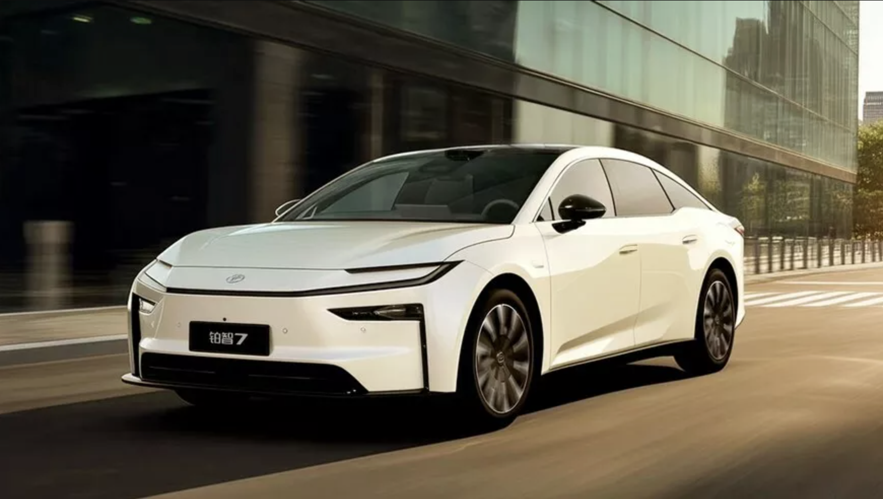 Xe điện Toyota nhận 3.100 đơn đặt hàng sau 1 giờ mở bán- Ảnh 1.