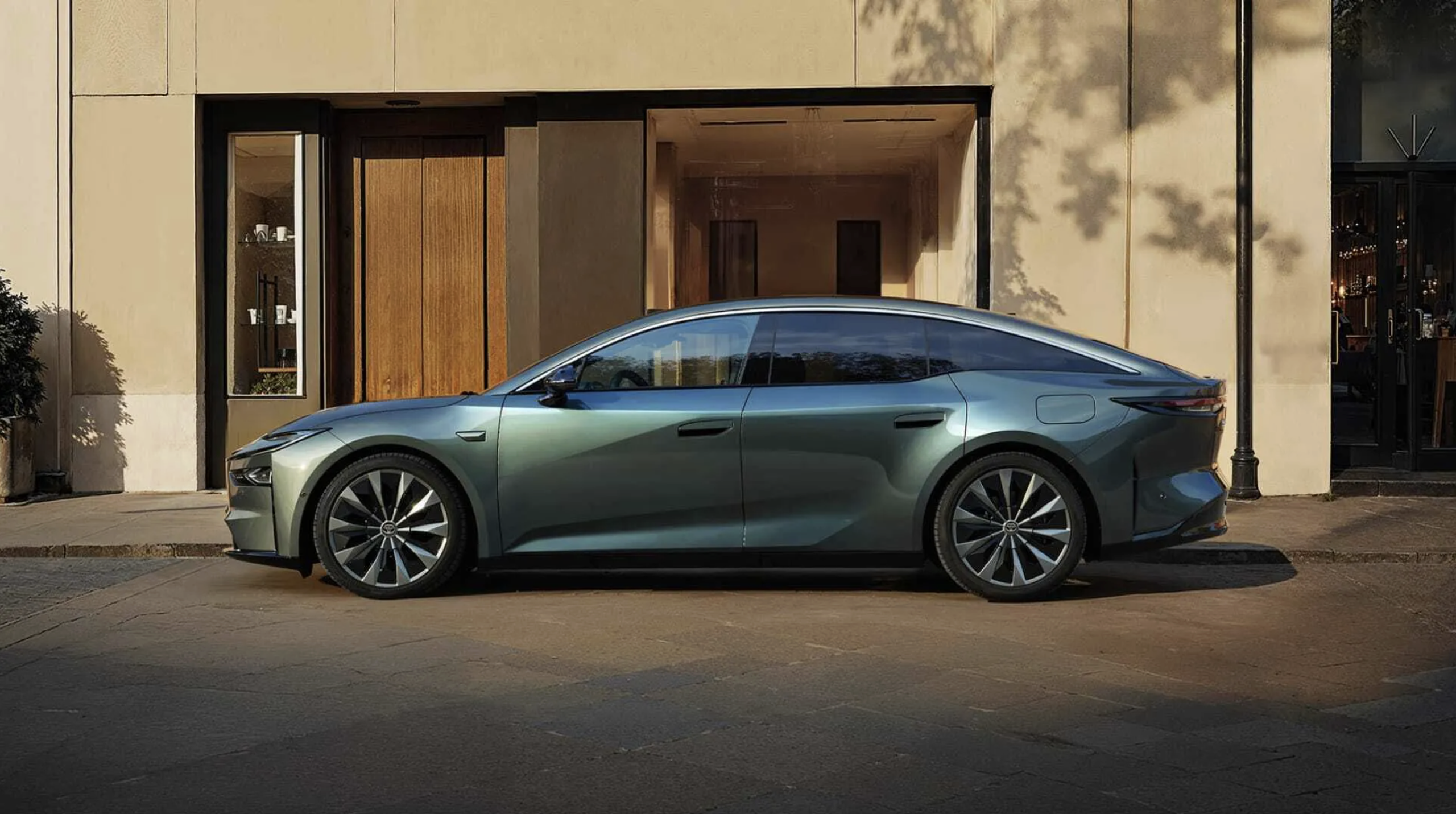 Xe điện Toyota nhận 3.100 đơn đặt hàng sau 1 giờ mở bán- Ảnh 2.