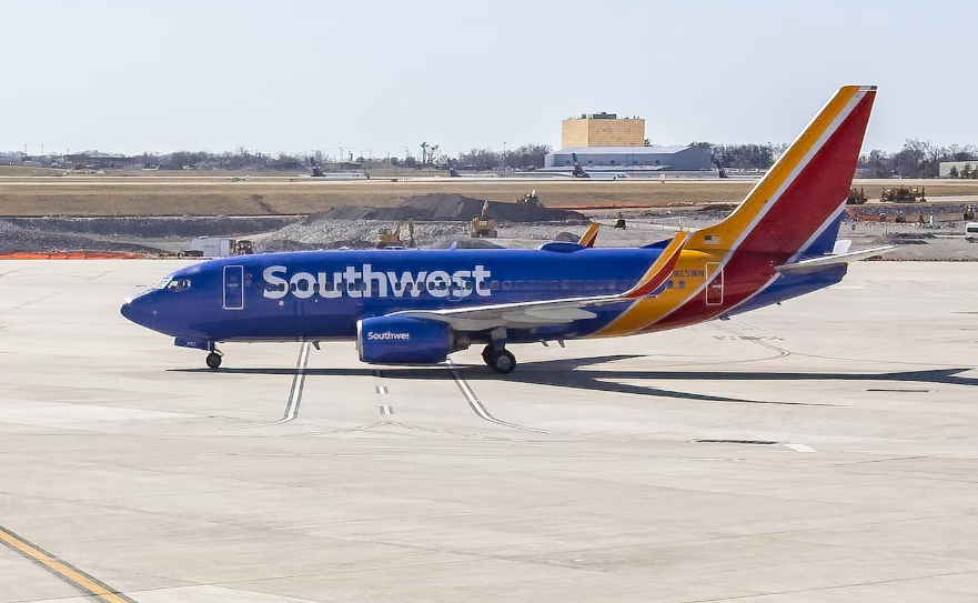 Lại xảy ra vụ hai m&aacute;y bay su&yacute;t va chạm- Ảnh 1.