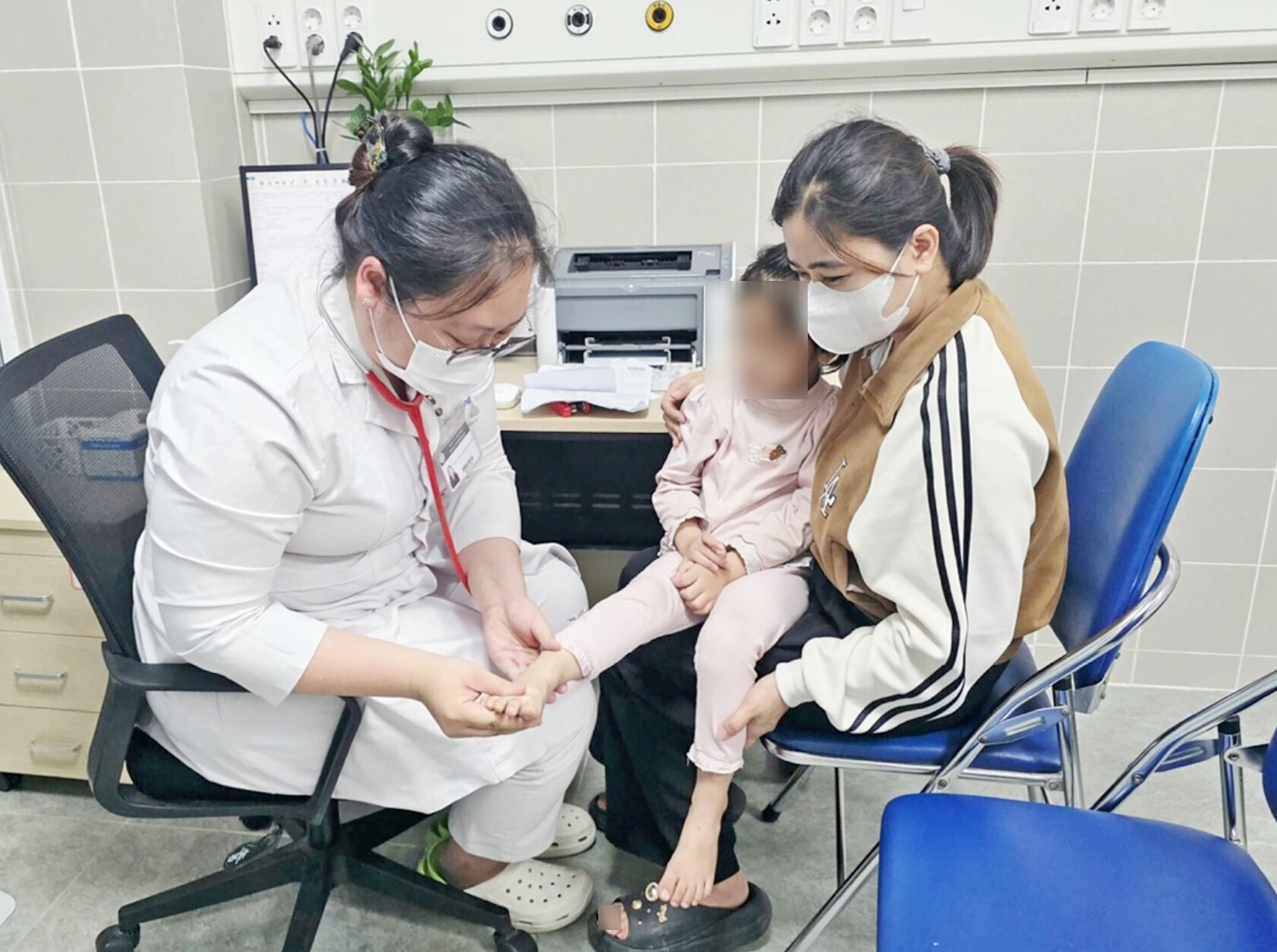 V&agrave;o h&egrave;, cẩn trọng với nhiều bệnh l&acirc;y nhiễm- Ảnh 1.