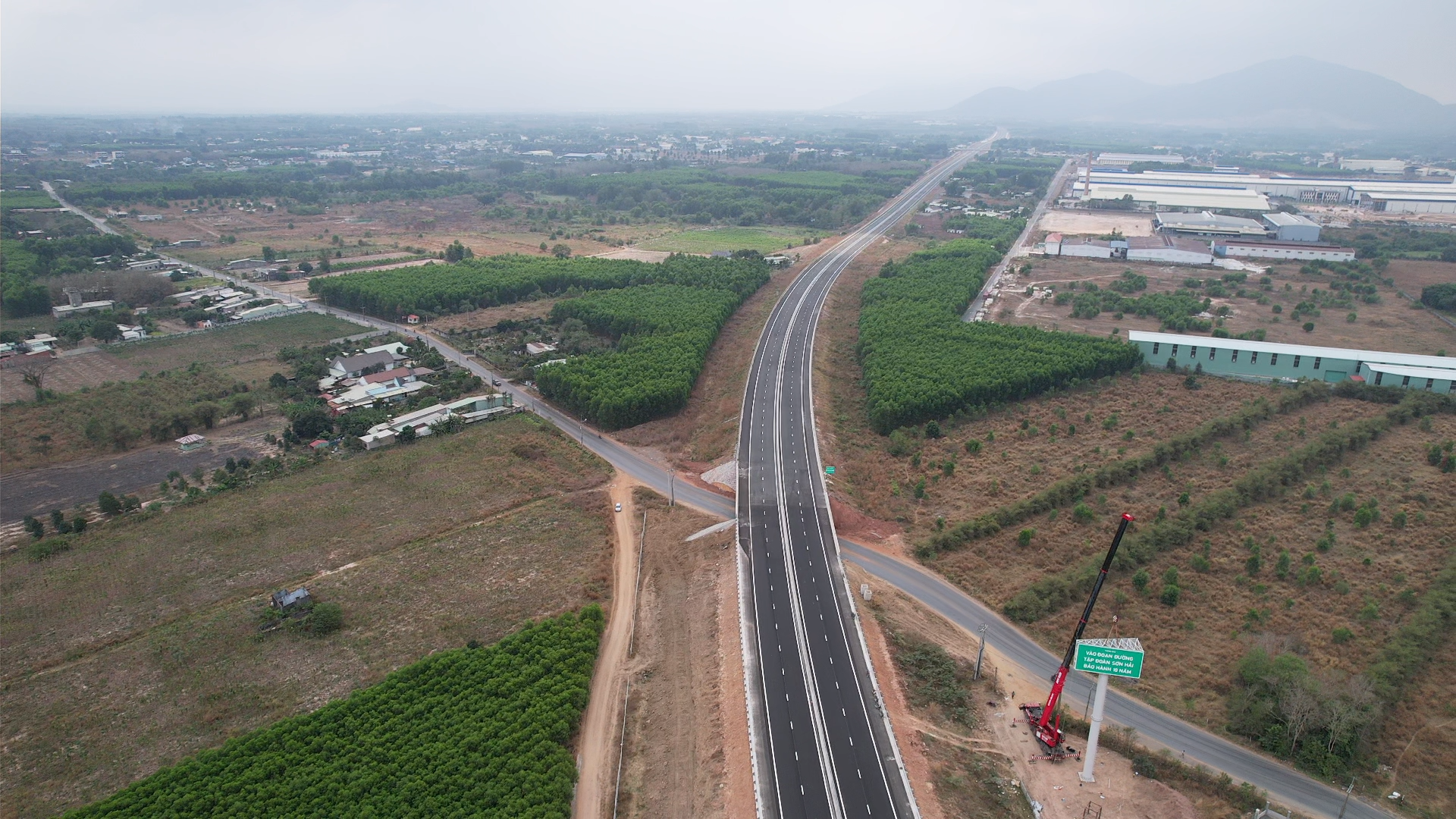 Đồng Nai - &ldquo;Mắt x&iacute;ch v&agrave;ng&rdquo; của hạ tầng li&ecirc;n v&ugrave;ng, bệ ph&oacute;ng cho cực tăng trưởng mới- Ảnh 8.