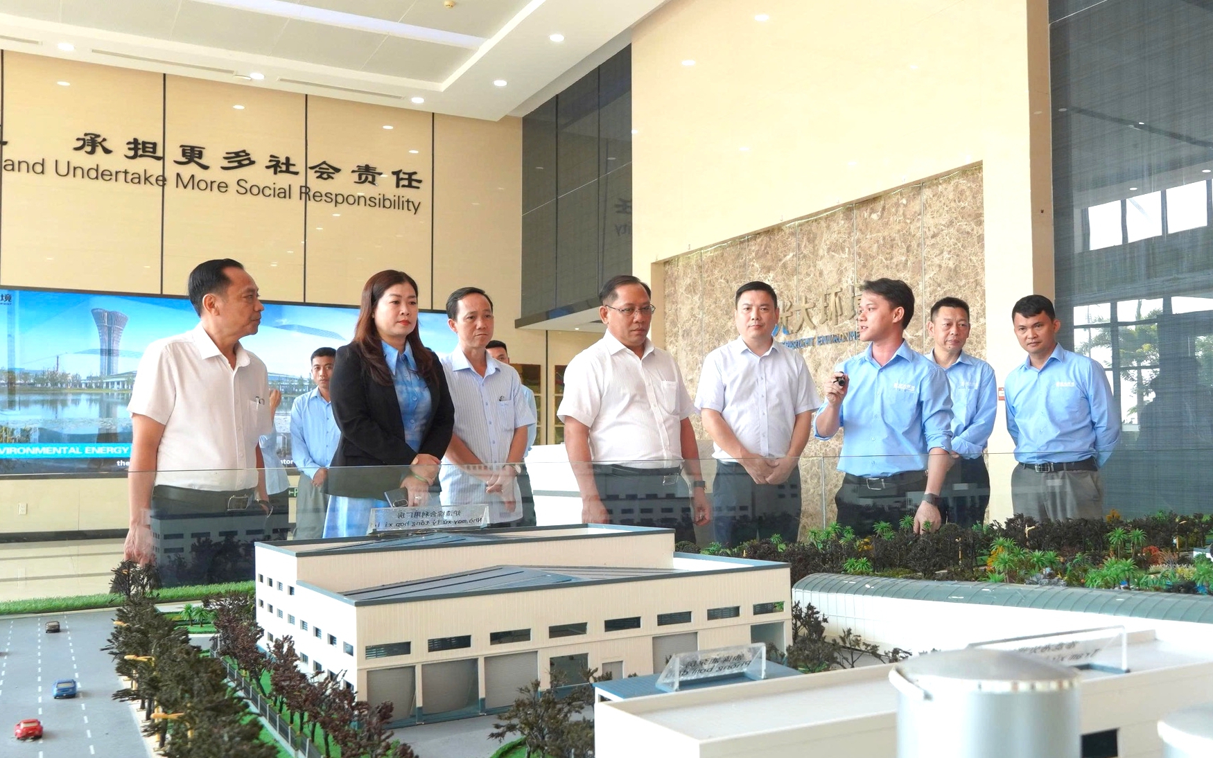 Cần Thơ: R&aacute;c tồn đọng lớn, nh&agrave; m&aacute;y vẫn thiếu đầu v&agrave;o