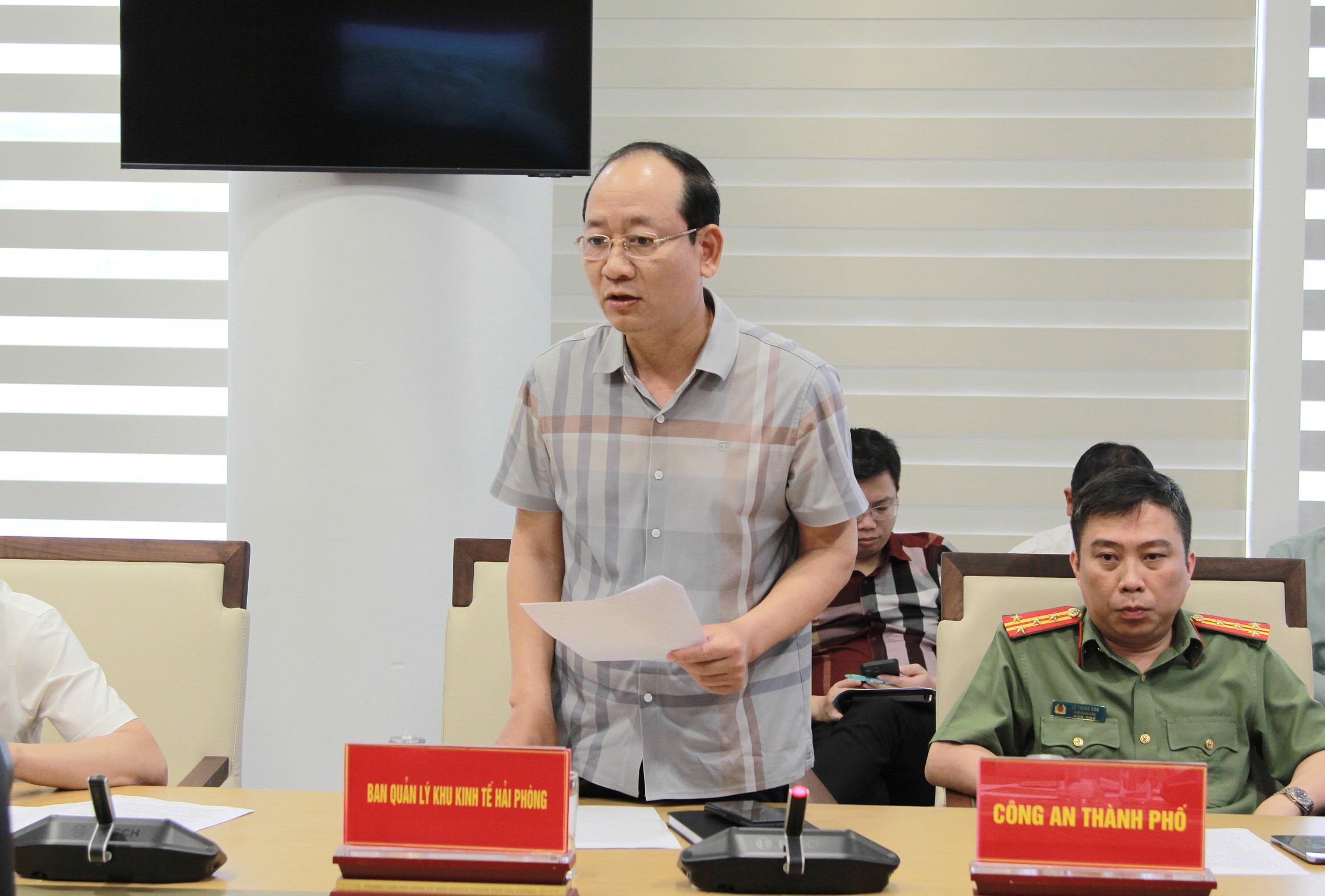 Thứ trưởng Nguyễn Văn Sinh: Hải Phòng cần chủ động để hoàn thành 6.700 căn nhà ở xã hội- Ảnh 7.