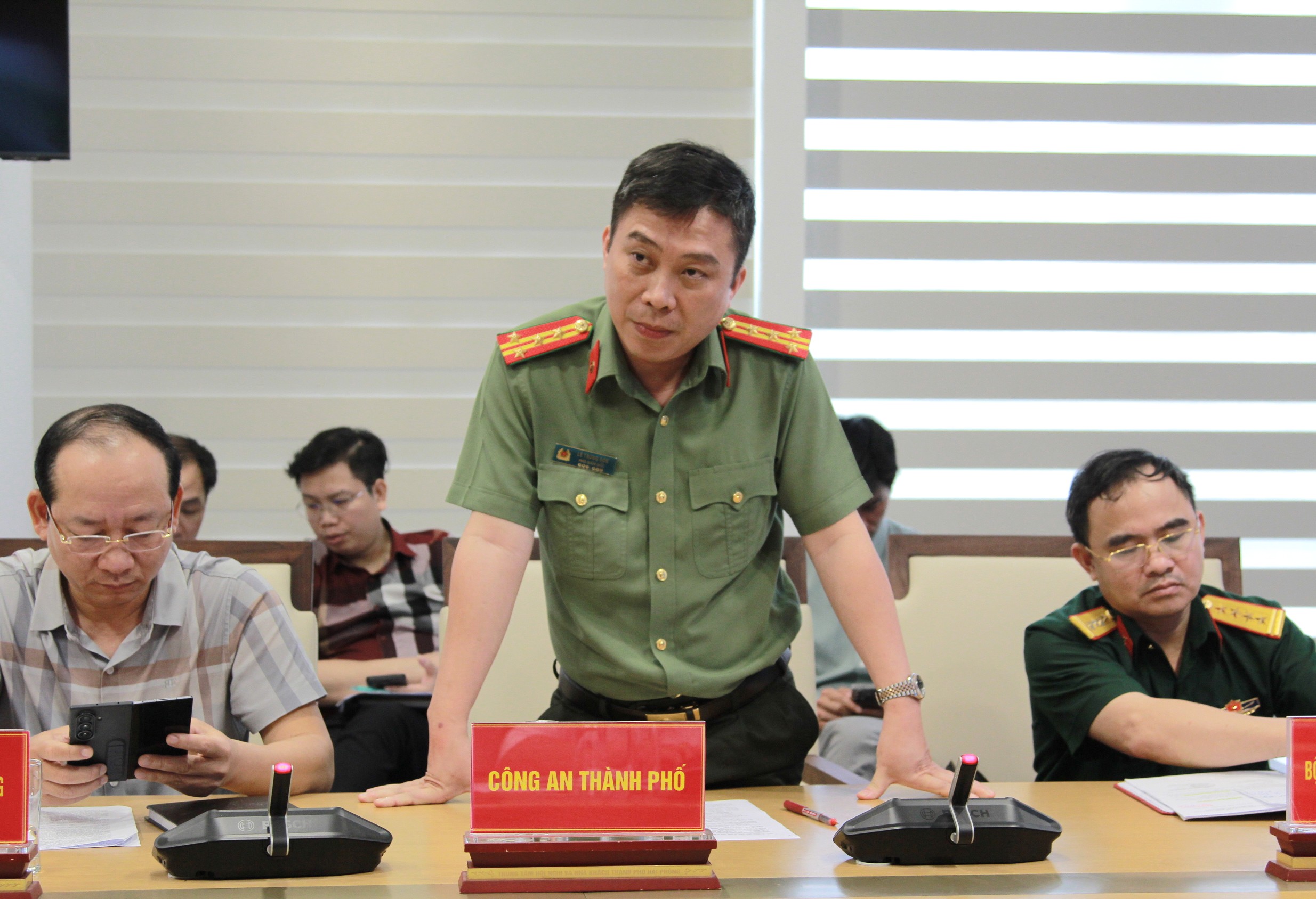 Thứ trưởng Nguyễn Văn Sinh: Hải Phòng cần chủ động để hoàn thành 6.700 căn nhà ở xã hội- Ảnh 8.