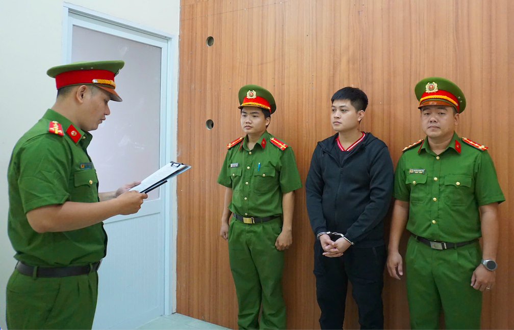 C&ocirc;ng an TP.HCM bắt giữ đối tượng cho vay l&atilde;i nặng 365%/năm- Ảnh 1.