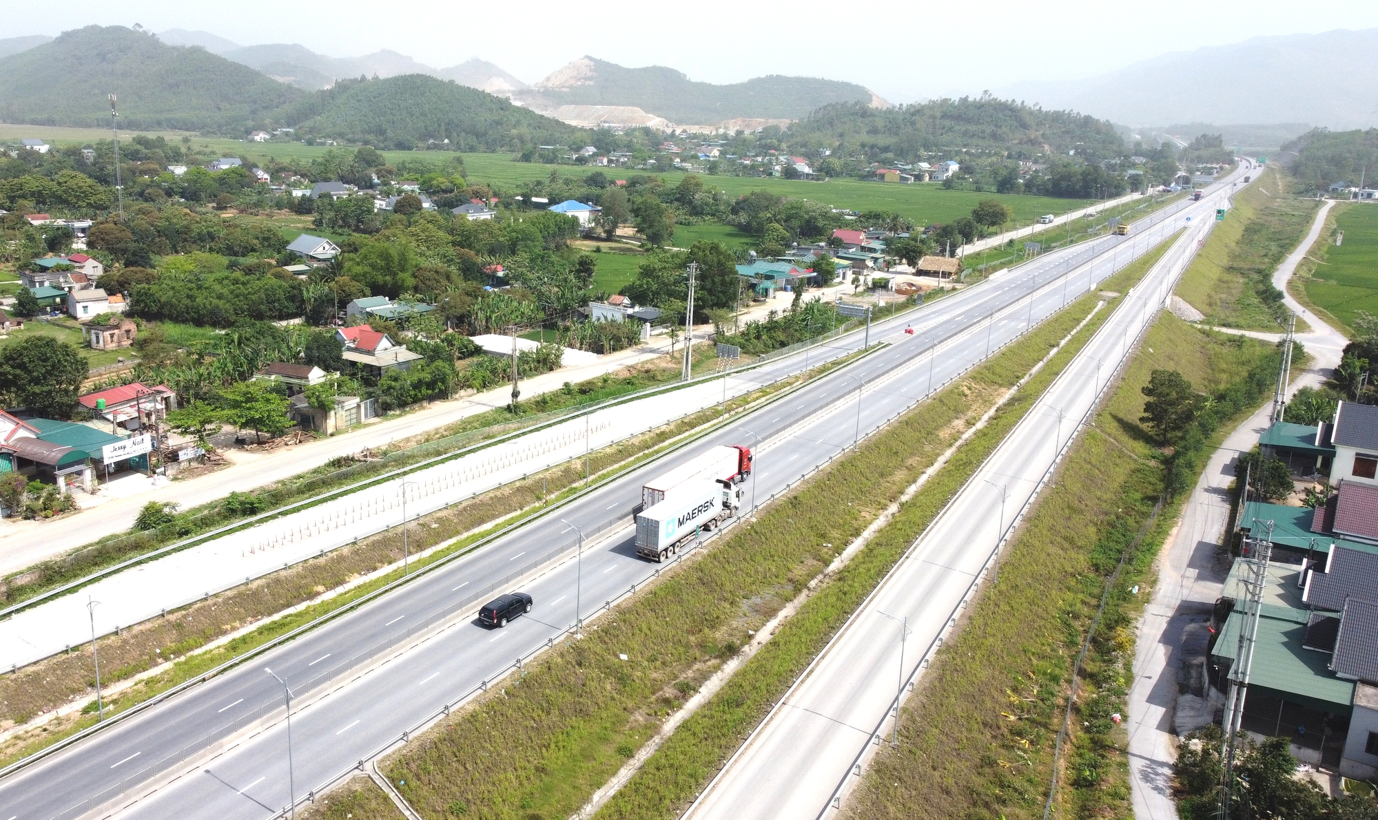 Ngắm những tuyến đường rộng th&ecirc;nh thang trị gi&aacute; h&agrave;ng ngh&igrave;n tỷ đồng ở Thanh H&oacute;a- Ảnh 9.