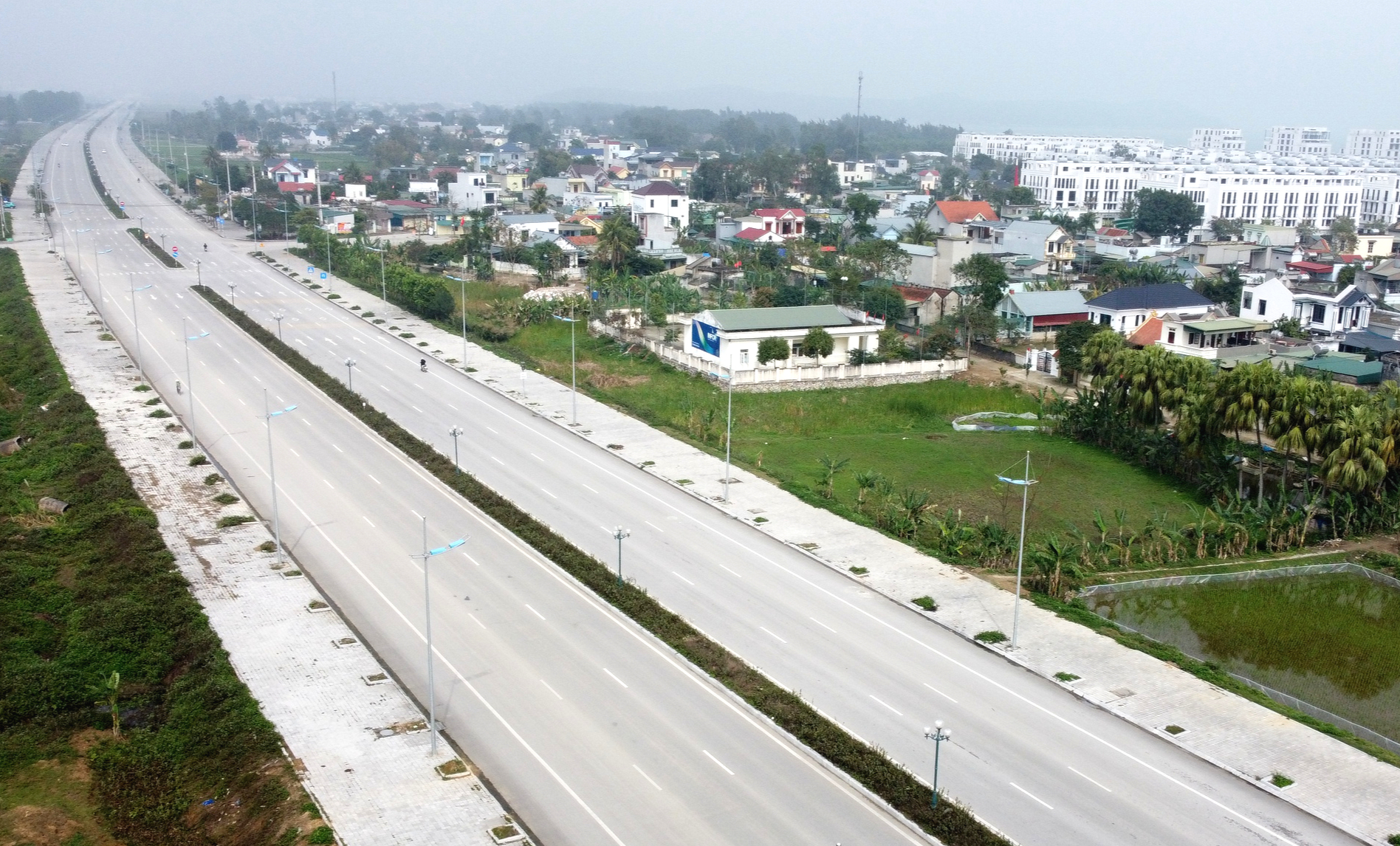 Ngắm những tuyến đường rộng th&ecirc;nh thang trị gi&aacute; h&agrave;ng ngh&igrave;n tỷ đồng ở Thanh H&oacute;a- Ảnh 1.