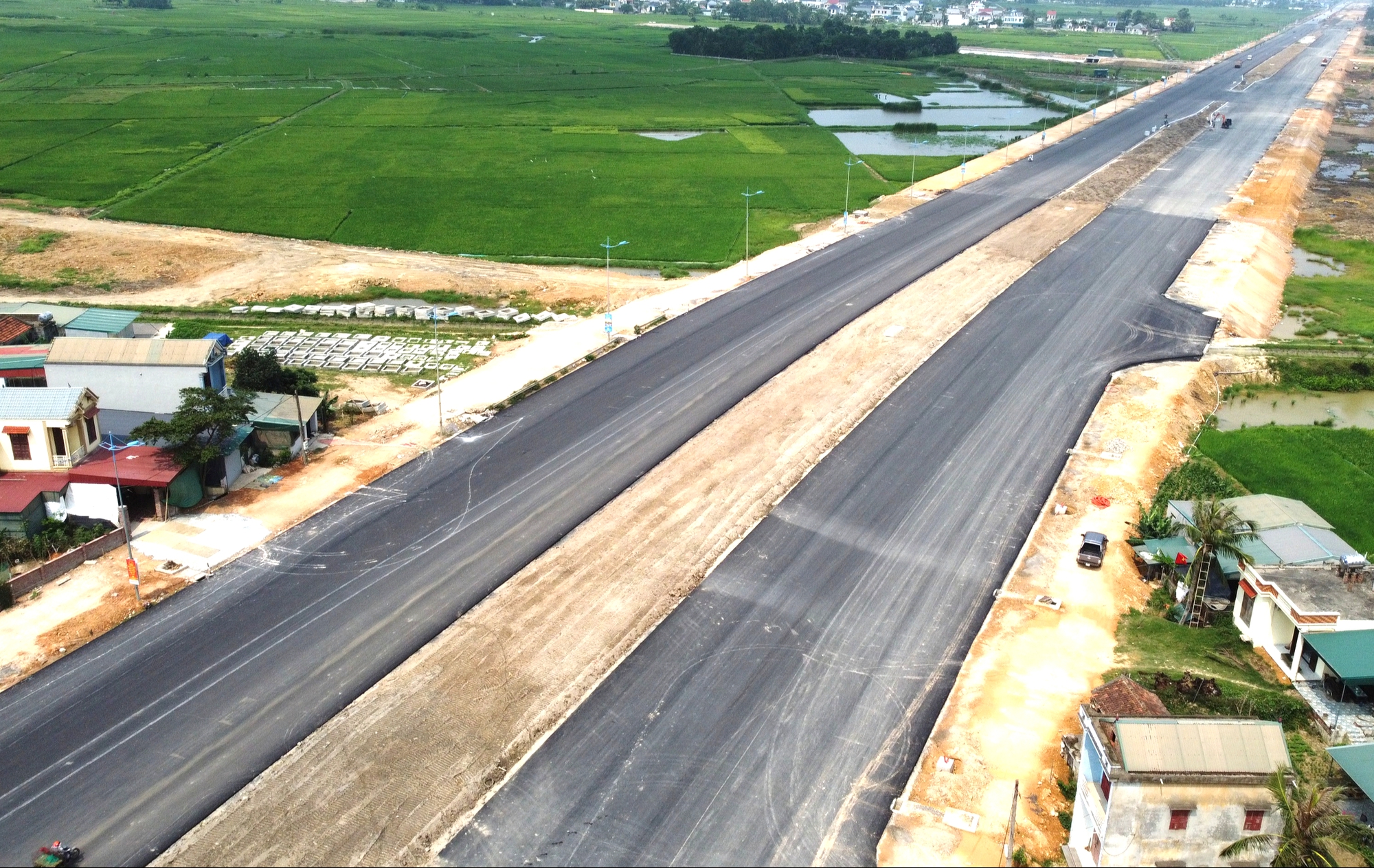 Ngắm những tuyến đường rộng th&ecirc;nh thang trị gi&aacute; h&agrave;ng ngh&igrave;n tỷ đồng ở Thanh H&oacute;a- Ảnh 12.