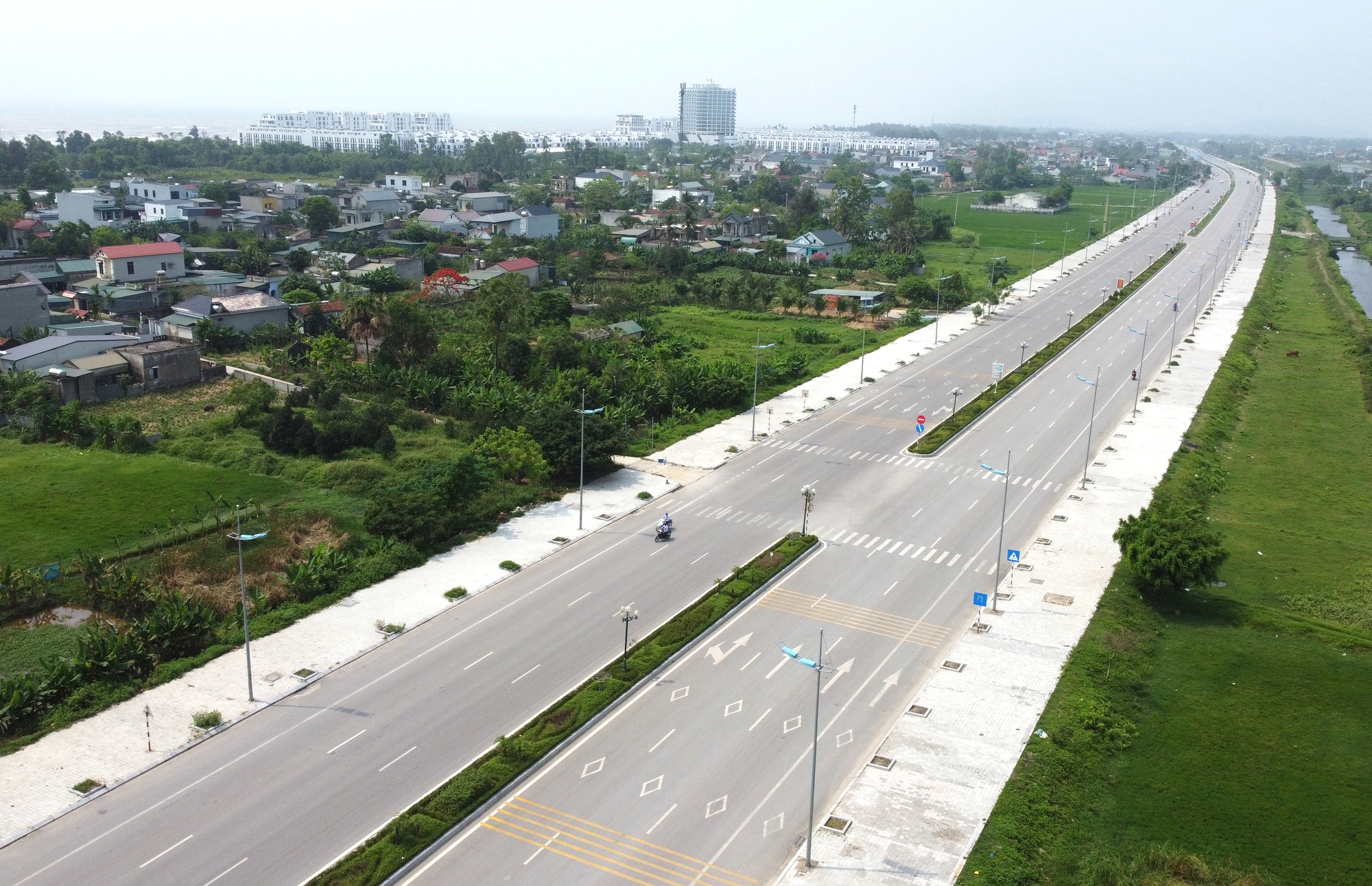 Ngắm những tuyến đường rộng th&ecirc;nh thang trị gi&aacute; h&agrave;ng ngh&igrave;n tỷ đồng ở Thanh H&oacute;a- Ảnh 3.