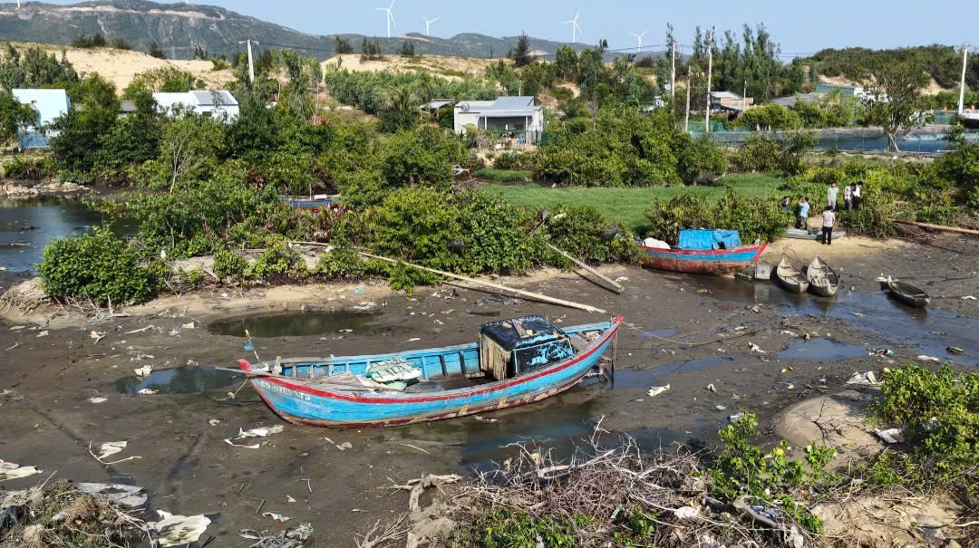 Gia Lai hỗ trợ giải bản t&agrave;u c&aacute; kh&ocirc;ng đủ điều kiện hoạt động- Ảnh 2.
