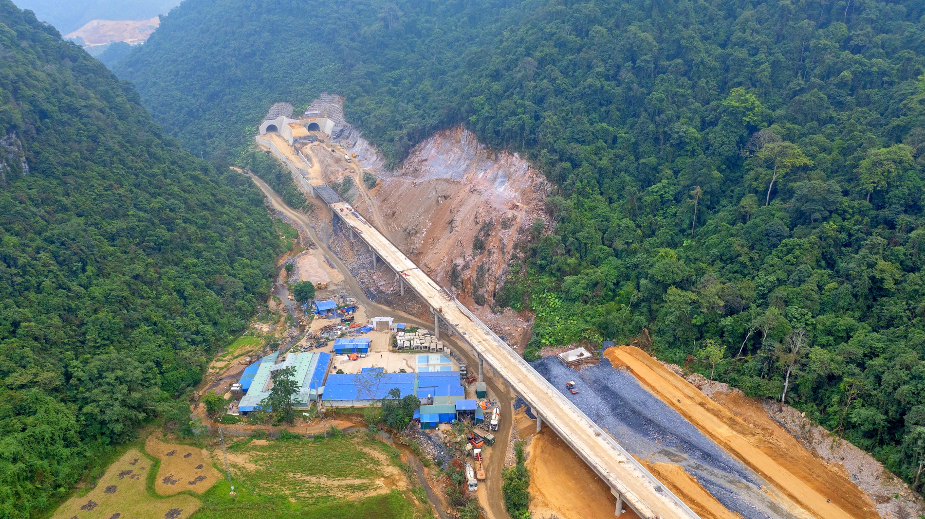 Gi&aacute; nhi&ecirc;n liệu giảm, vật liệu x&acirc;y dựng vẫn duy tr&igrave; mặt bằng gi&aacute; cao- Ảnh 1.