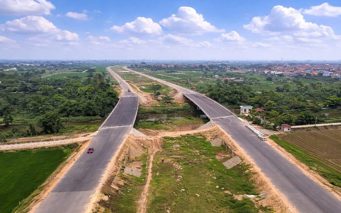V&agrave;nh đai 4 đoạn qua H&agrave; Nội tăng tốc, nhiều hạng mục đạt tiến độ cao