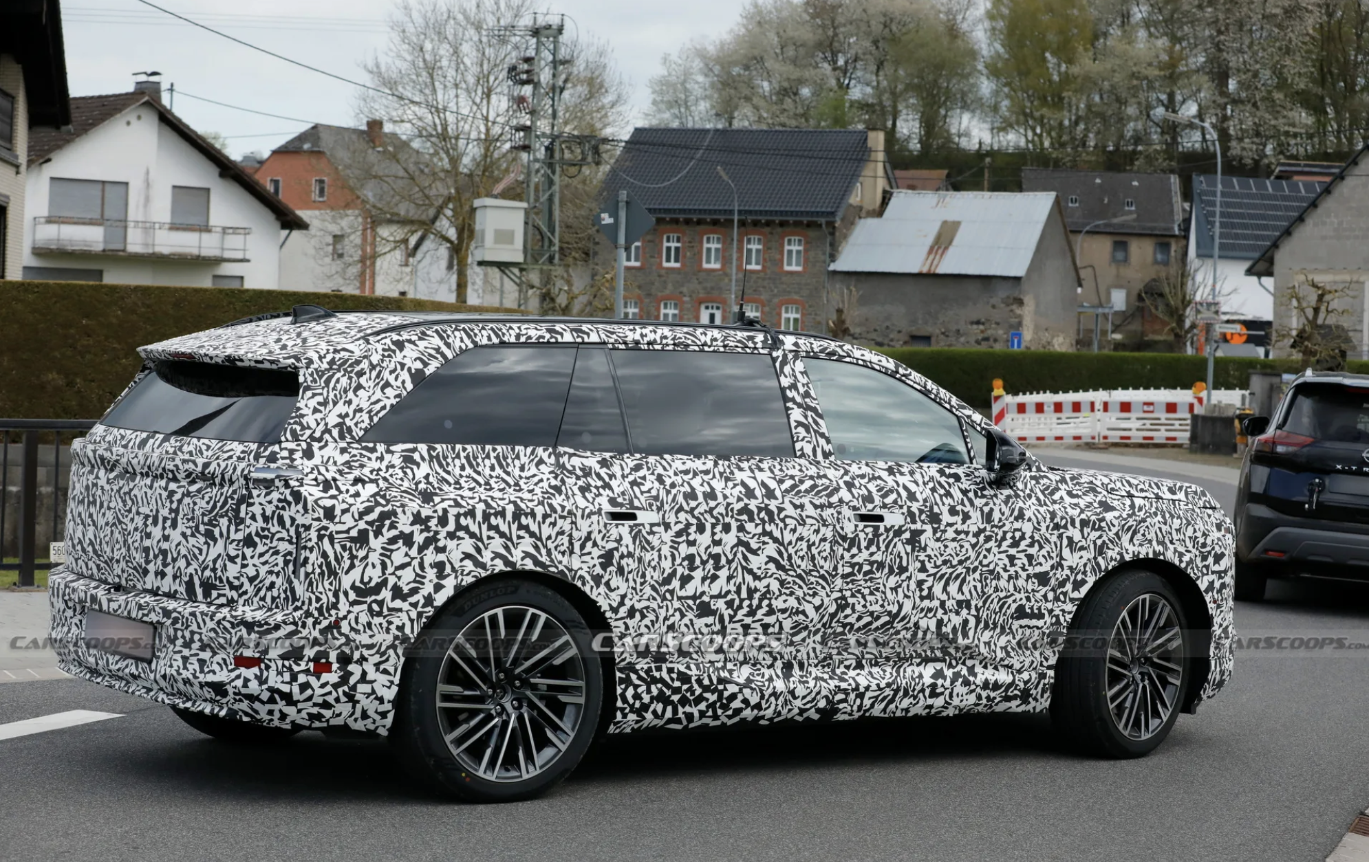 Xe sang 7 chỗ thuần điện Lexus TZ lần đầu lộ diện- Ảnh 2.