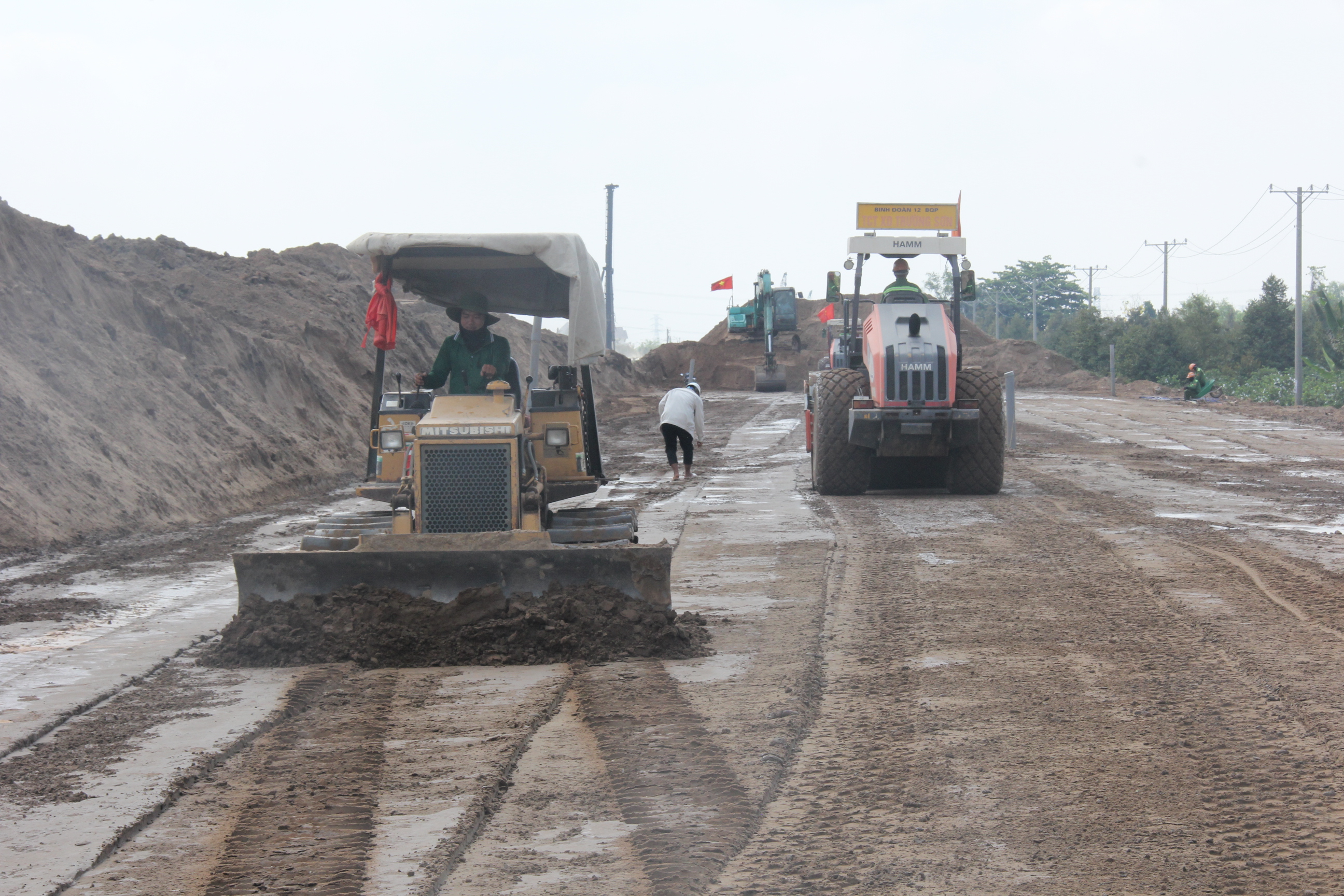 Sớm gỡ vướng vật liệu x&acirc;y dựng cho loạt dự &aacute;n giao th&ocirc;ng trọng điểm ở Đồng Th&aacute;p- Ảnh 2.