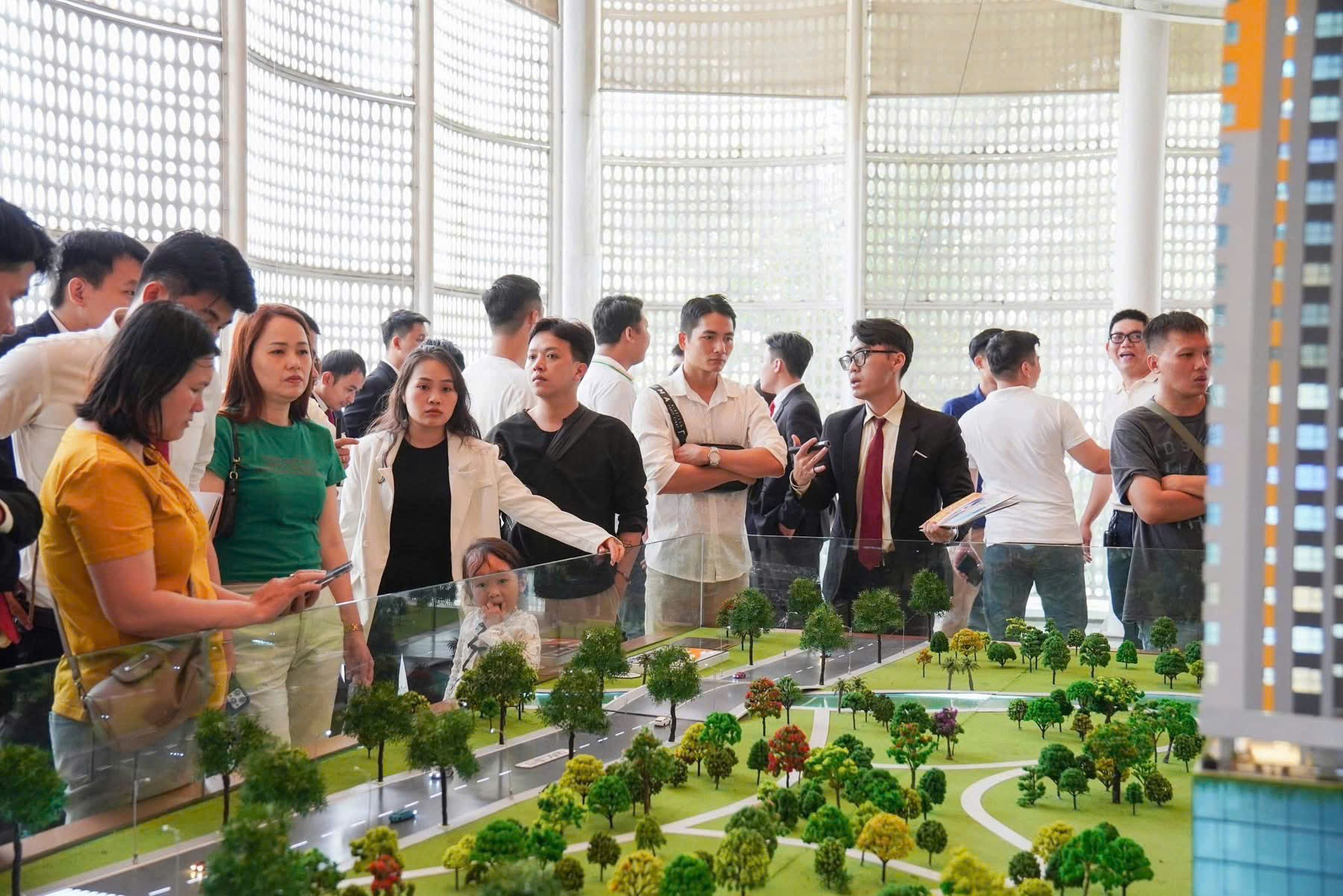 Tiếp tục hoàn thiện hành lang pháp lý bất động sản- Ảnh 2.