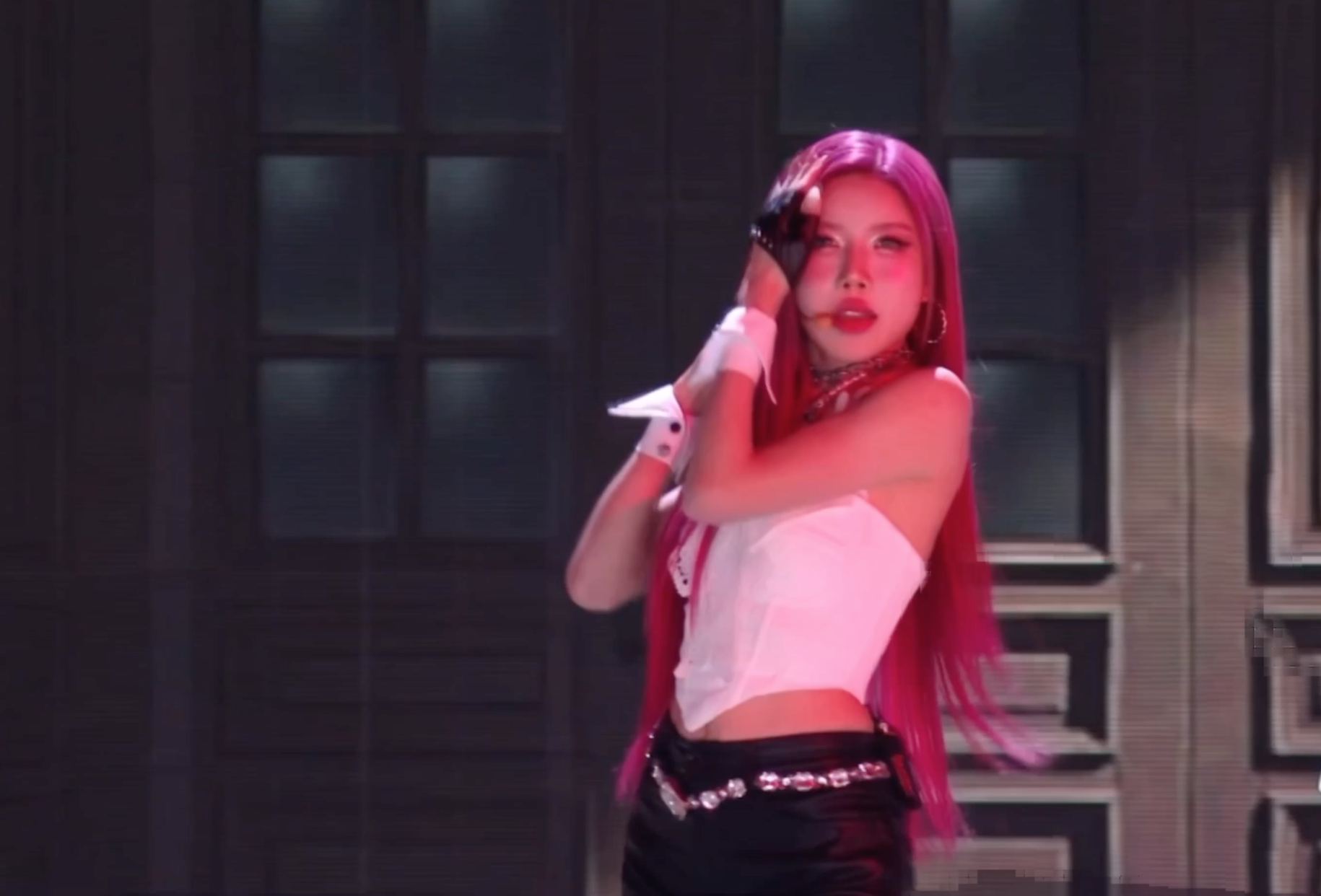 Trang Ph&aacute;p rap tiếng Việt trong tiết mục chiến thắng tại C&ocirc;ng diễn 2 của Đạp gi&oacute;- Ảnh 2.